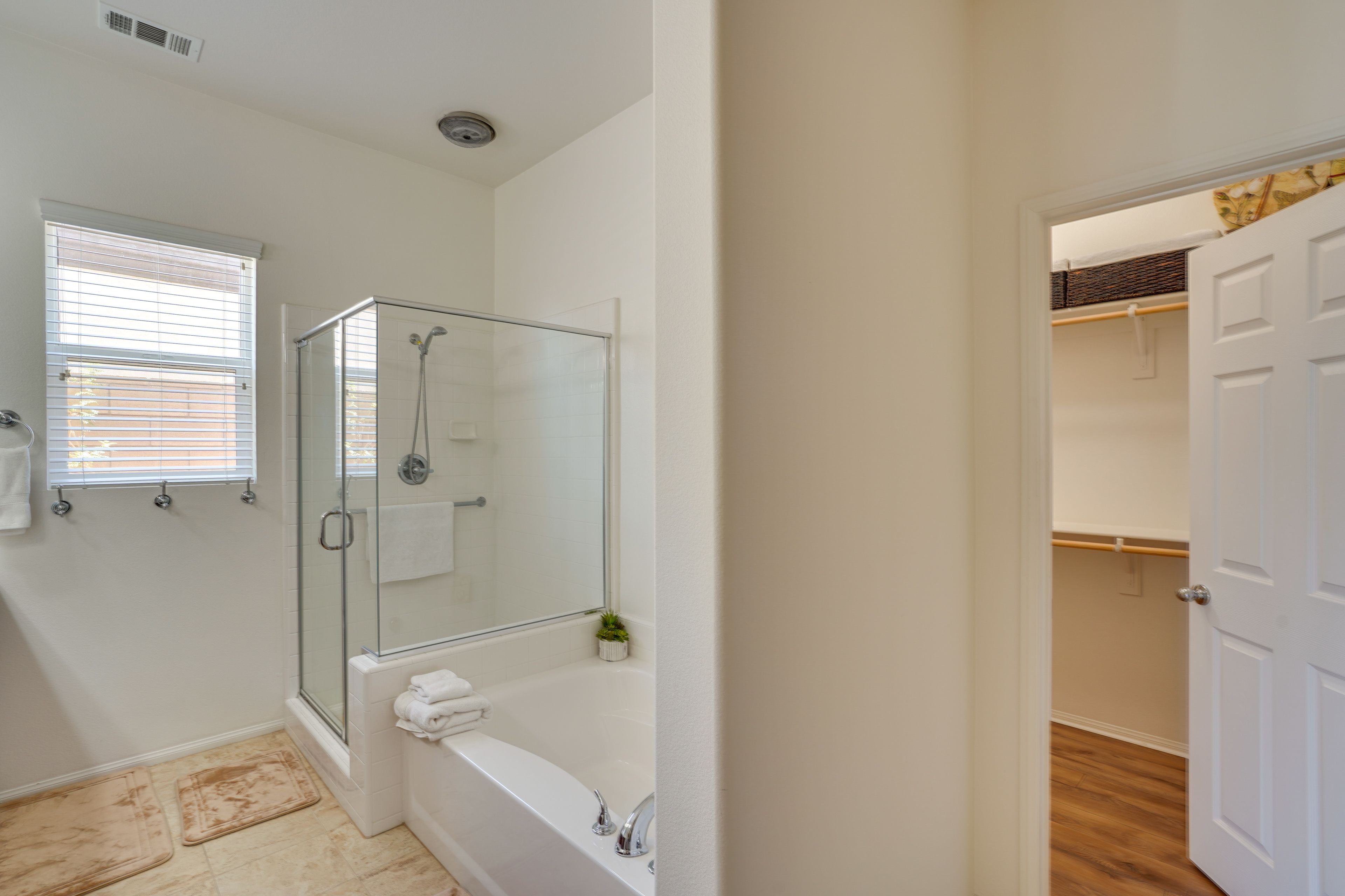 Full Bathroom | Linens & Towels | Complimentary Toiletries | Hair Dryer