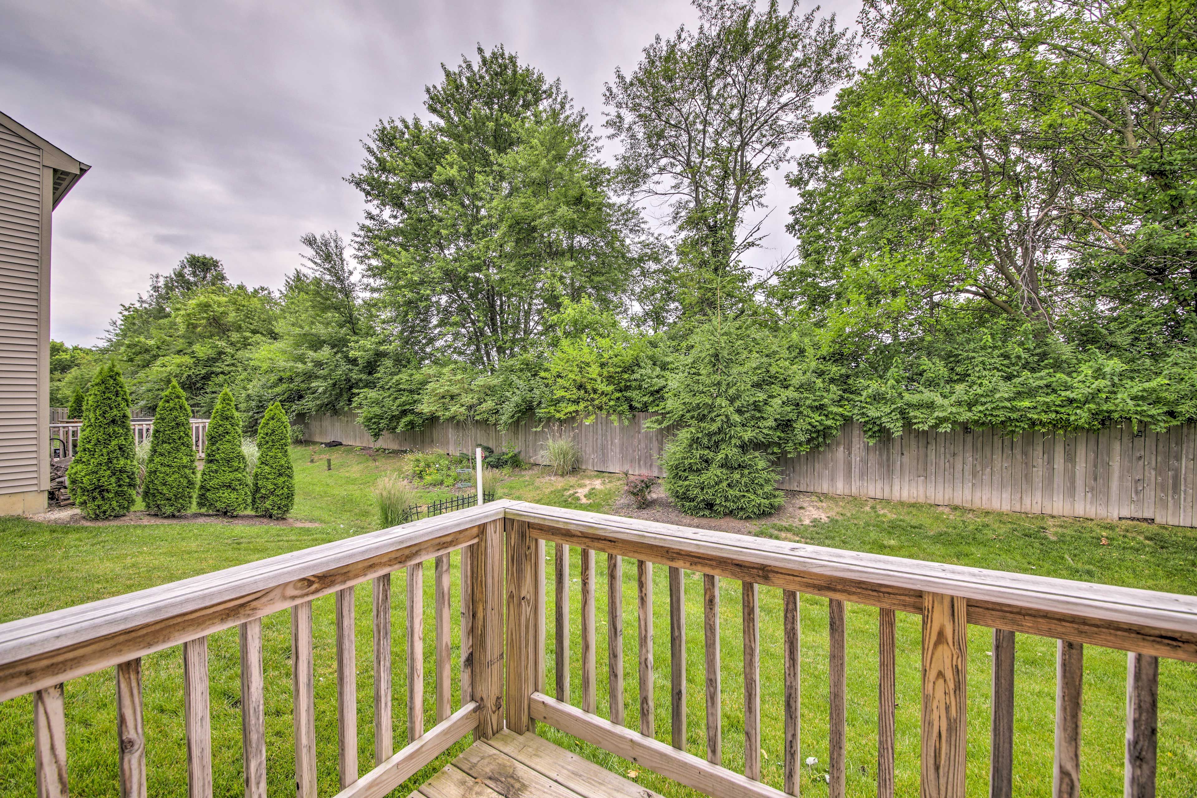 Deck | Backyard | Close to Highway