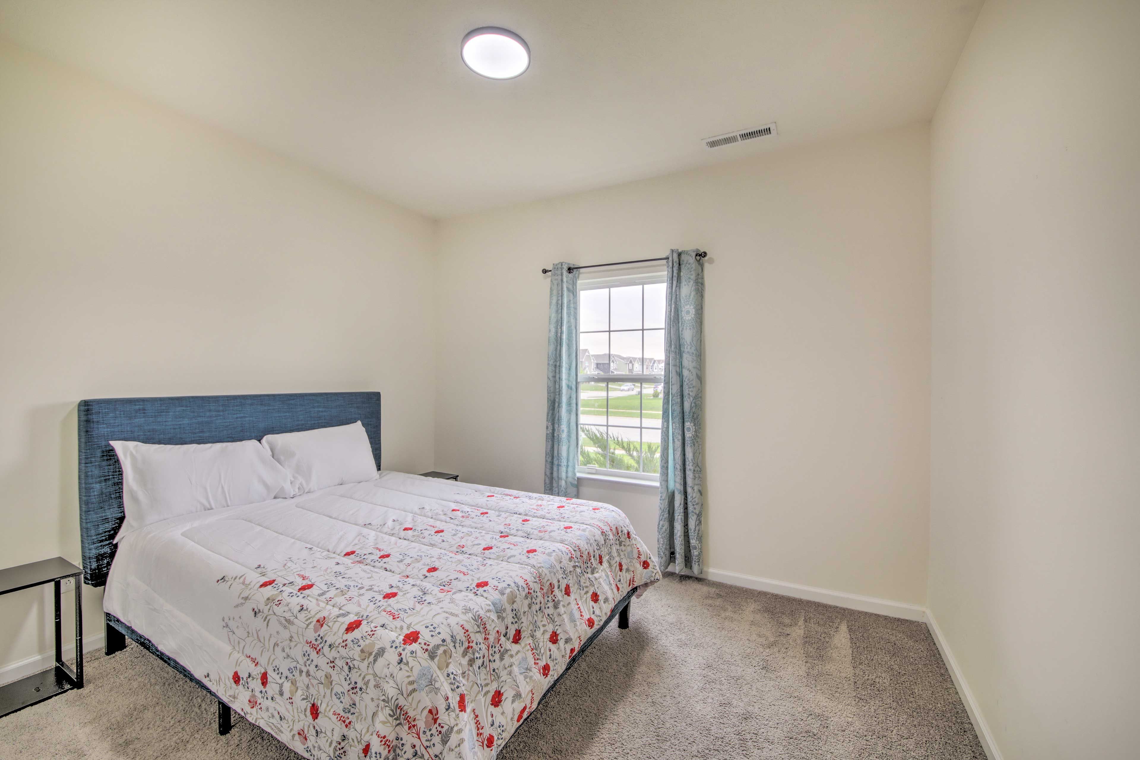 Bedroom 2 | Queen Bed | Linens Provided