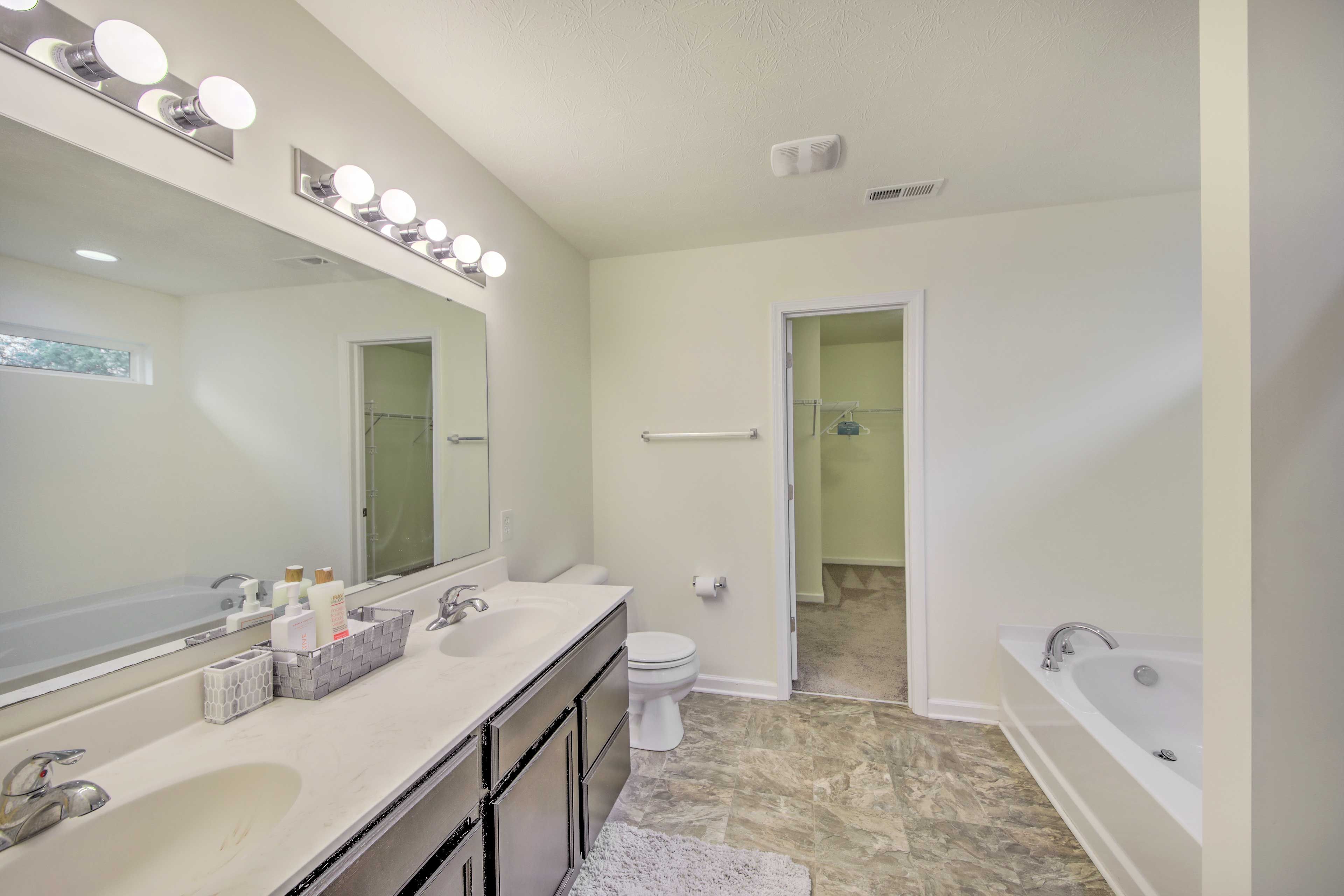 En-Suite Bathroom | Towels Provided