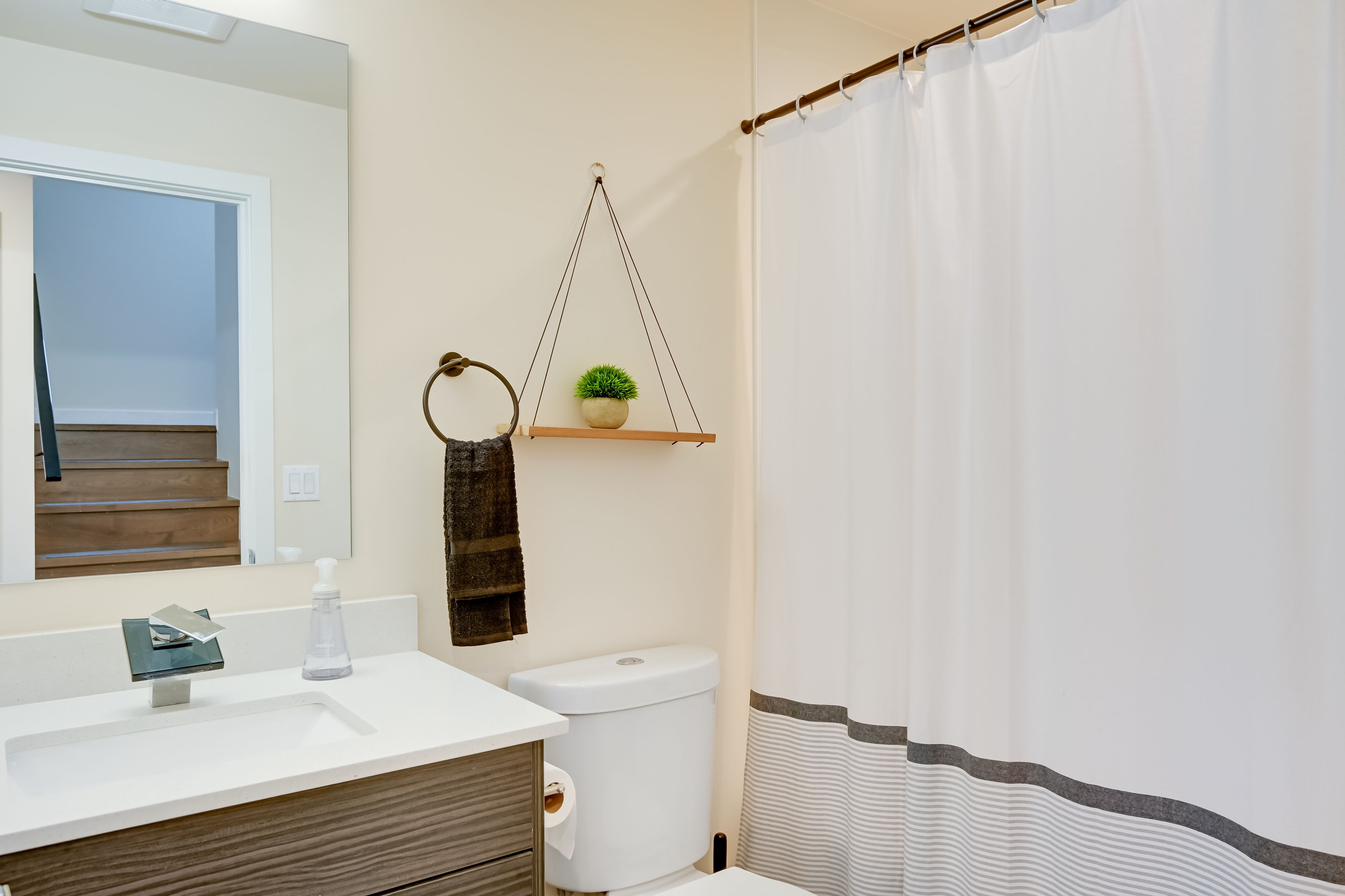 Full Bathroom | Hair Dryer | 2nd Floor