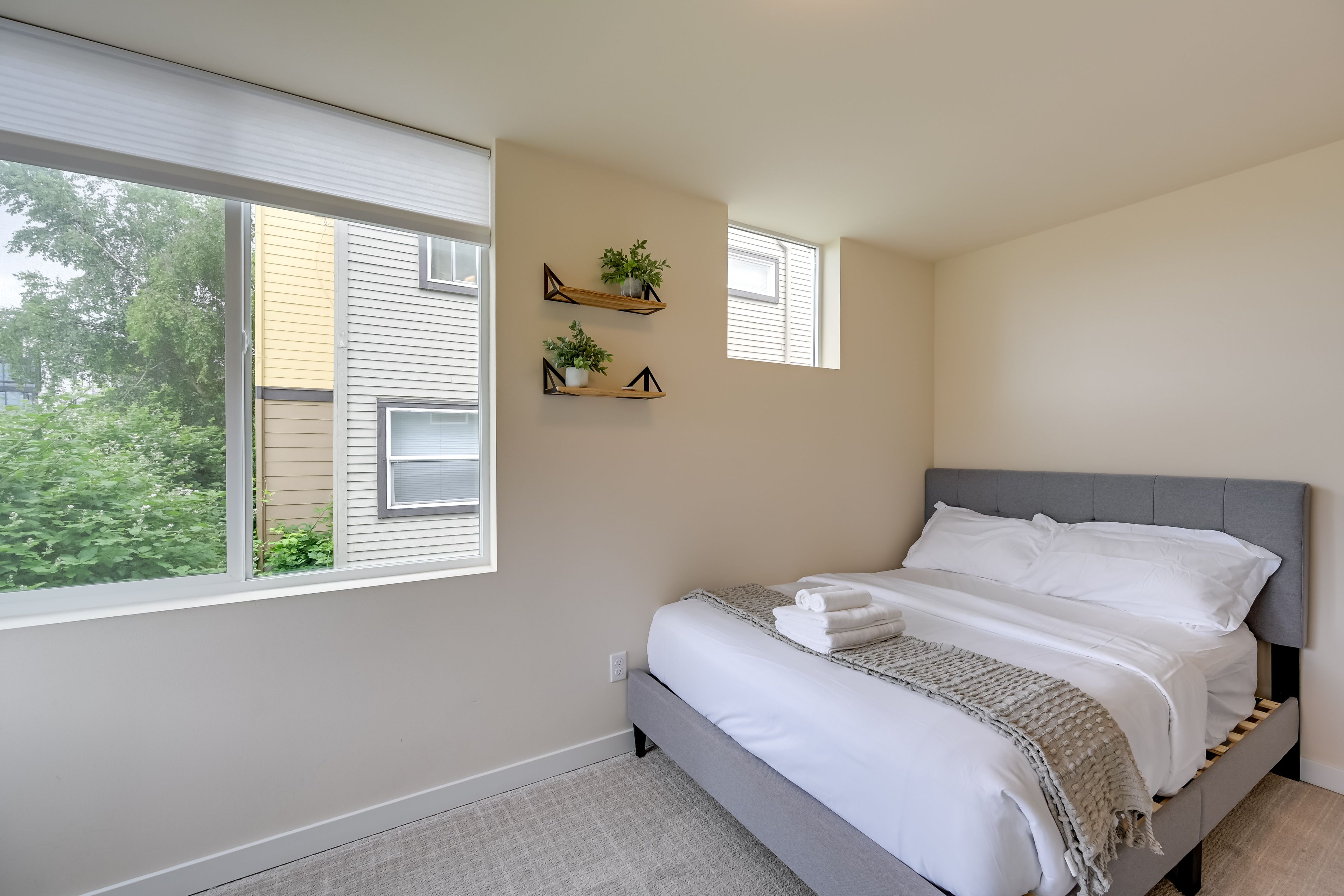 Bedroom 2 | Full Bed | Hangers | Desk | 2nd Floor