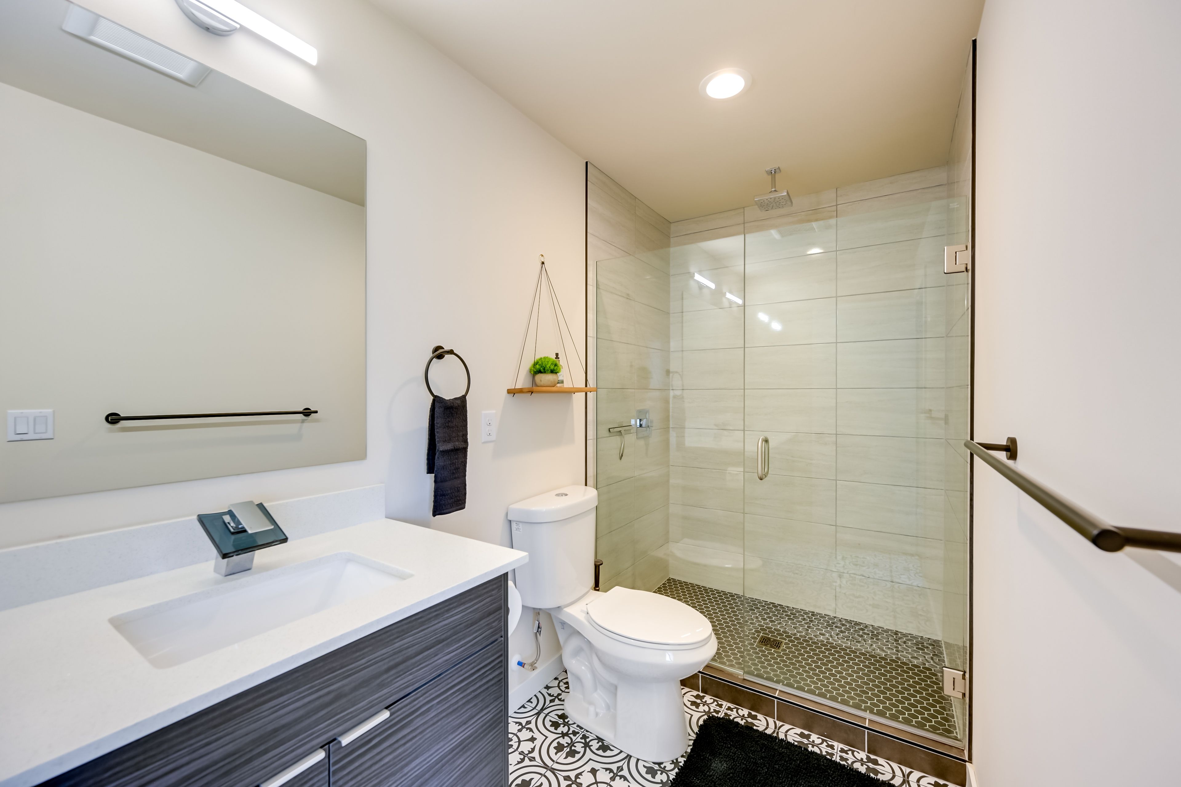 Full Bathroom | Towels Provided | Complimentary Toiletries | 3rd Floor