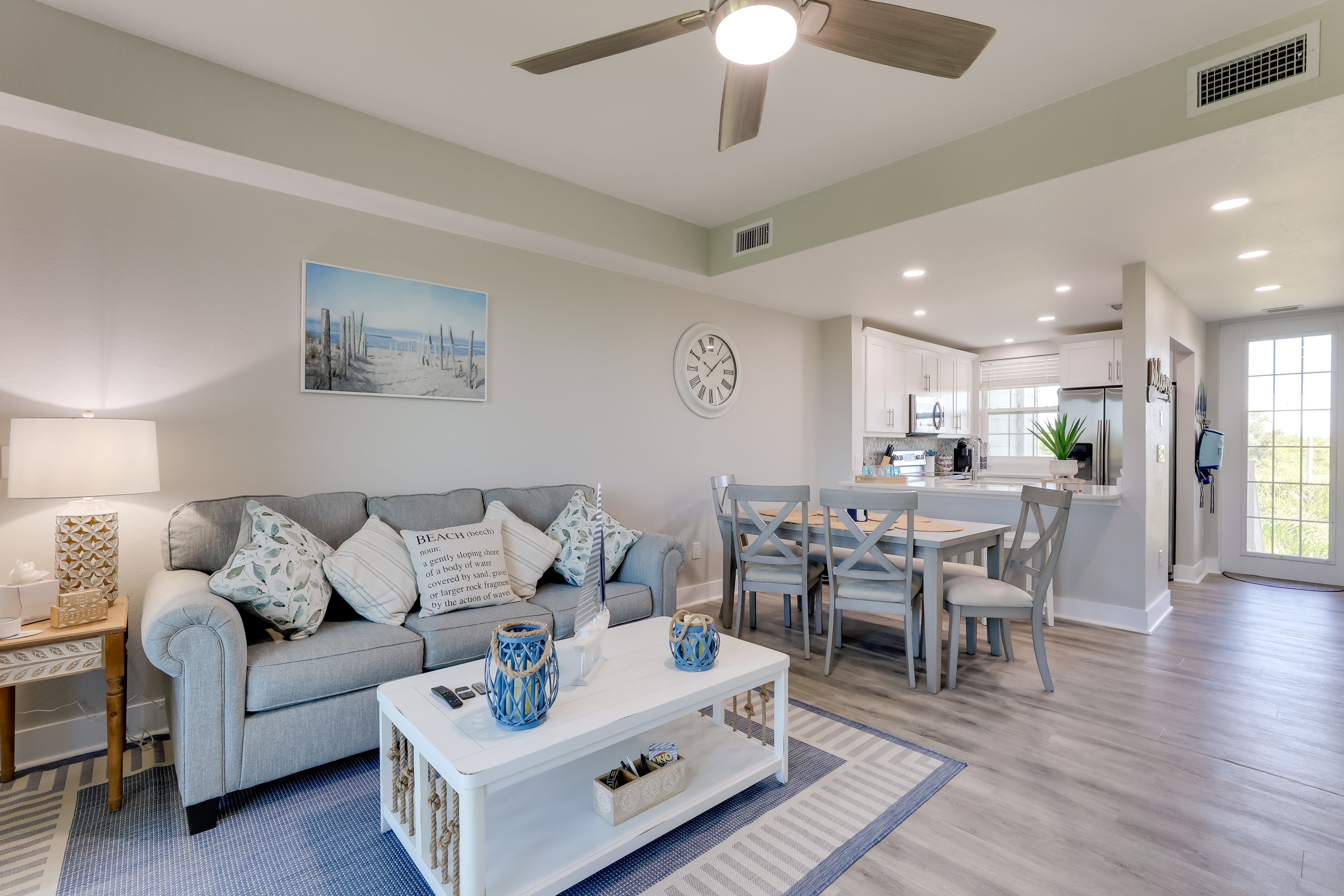 Living Room | Queen Sleeper Sofa | Free WiFi | Smart TV | Central A/C