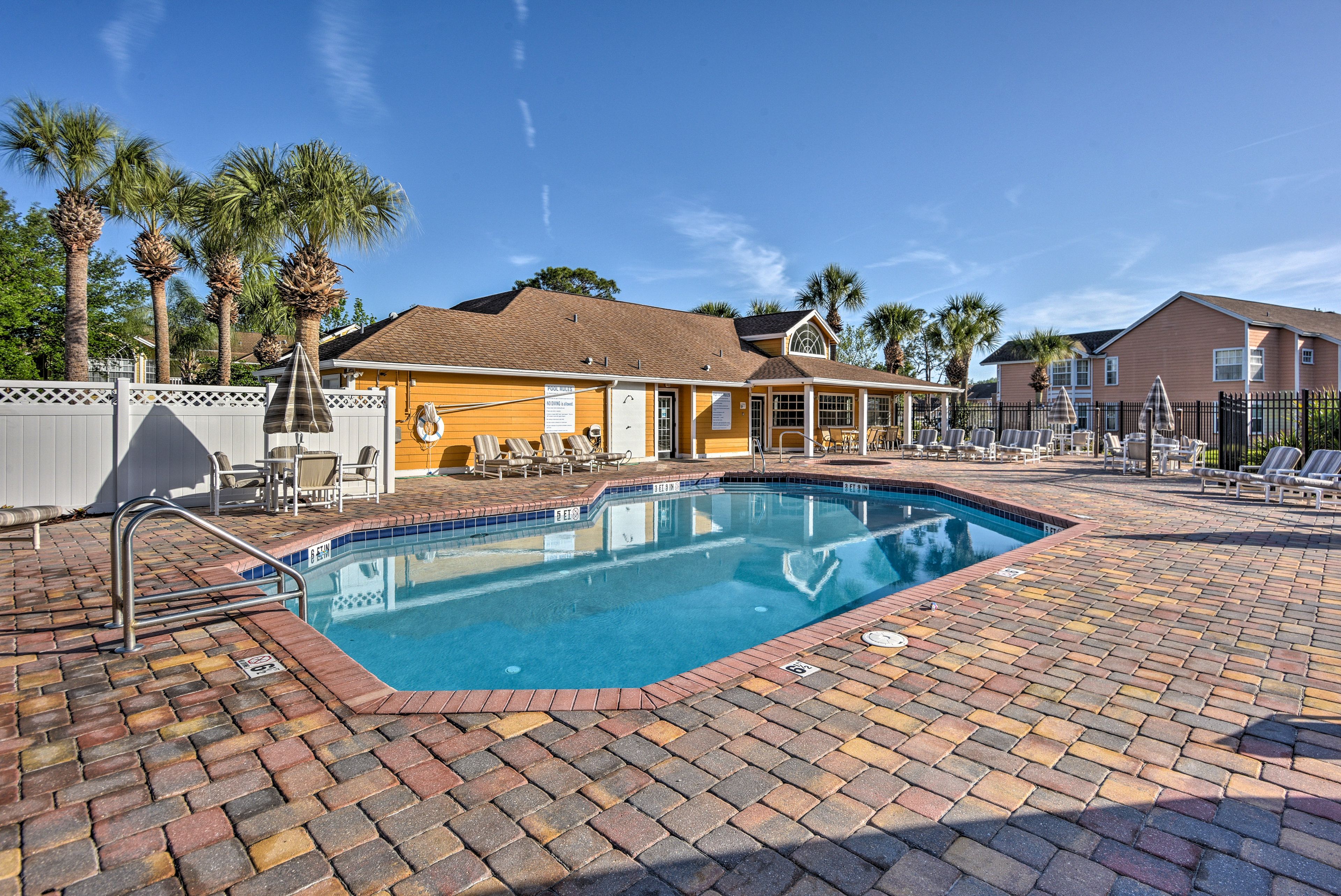 Community Amenities | Pool & Hot Tub | Clubhouse | Gym