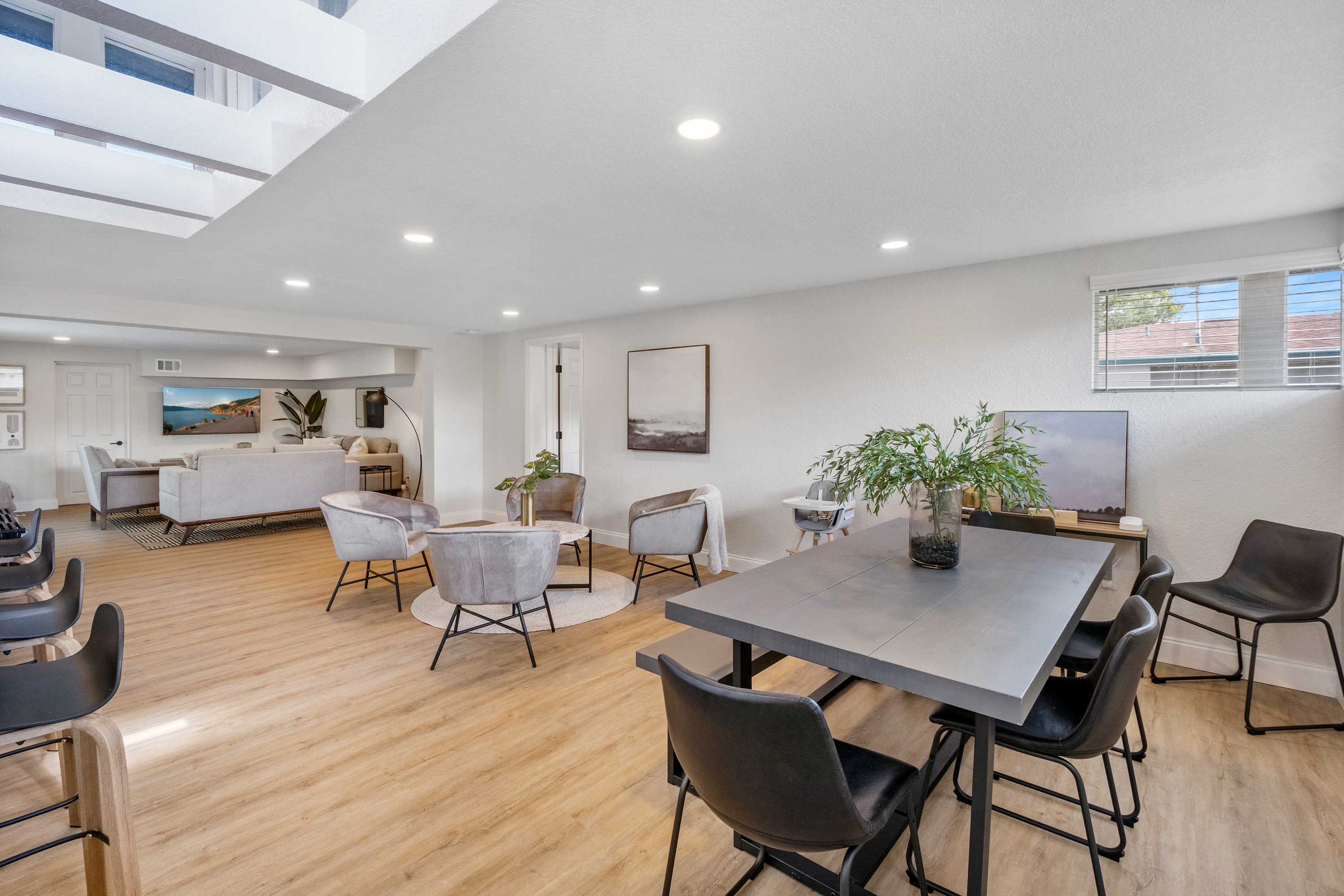 Dining Areas | Dishware & Flatware Provided | Breakfast Bar | High Chair
