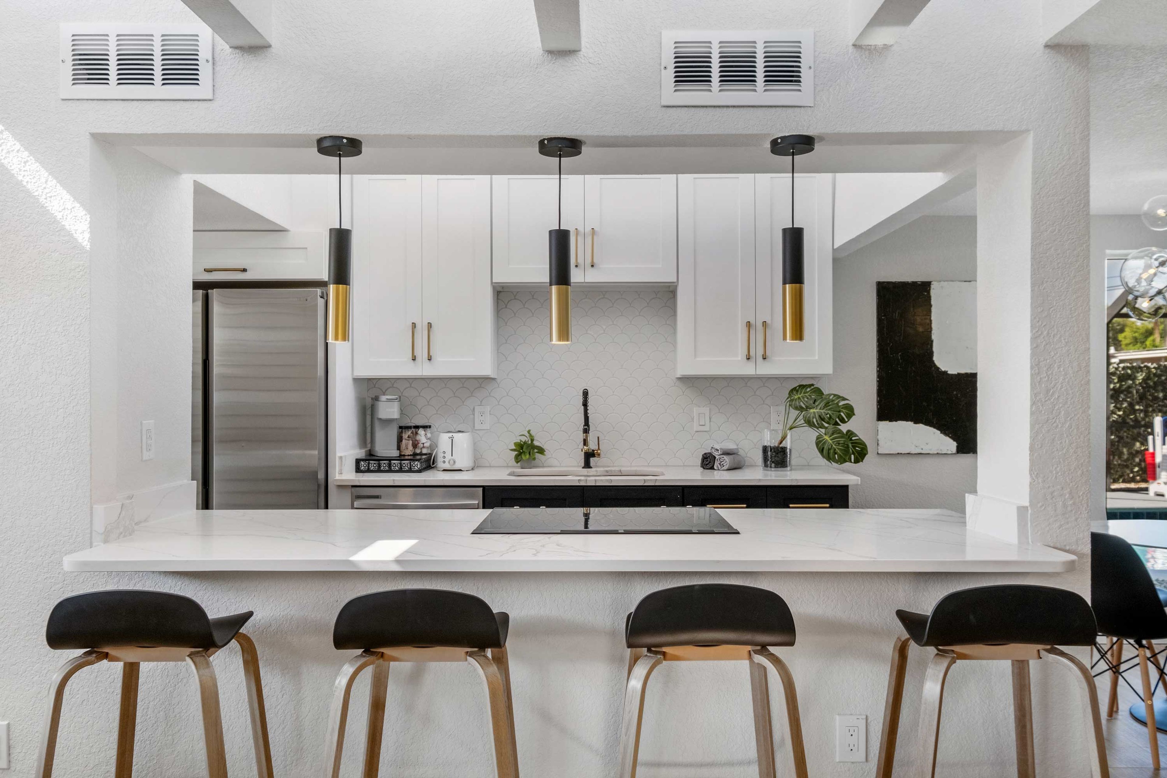 Kitchen | High-End Amenities