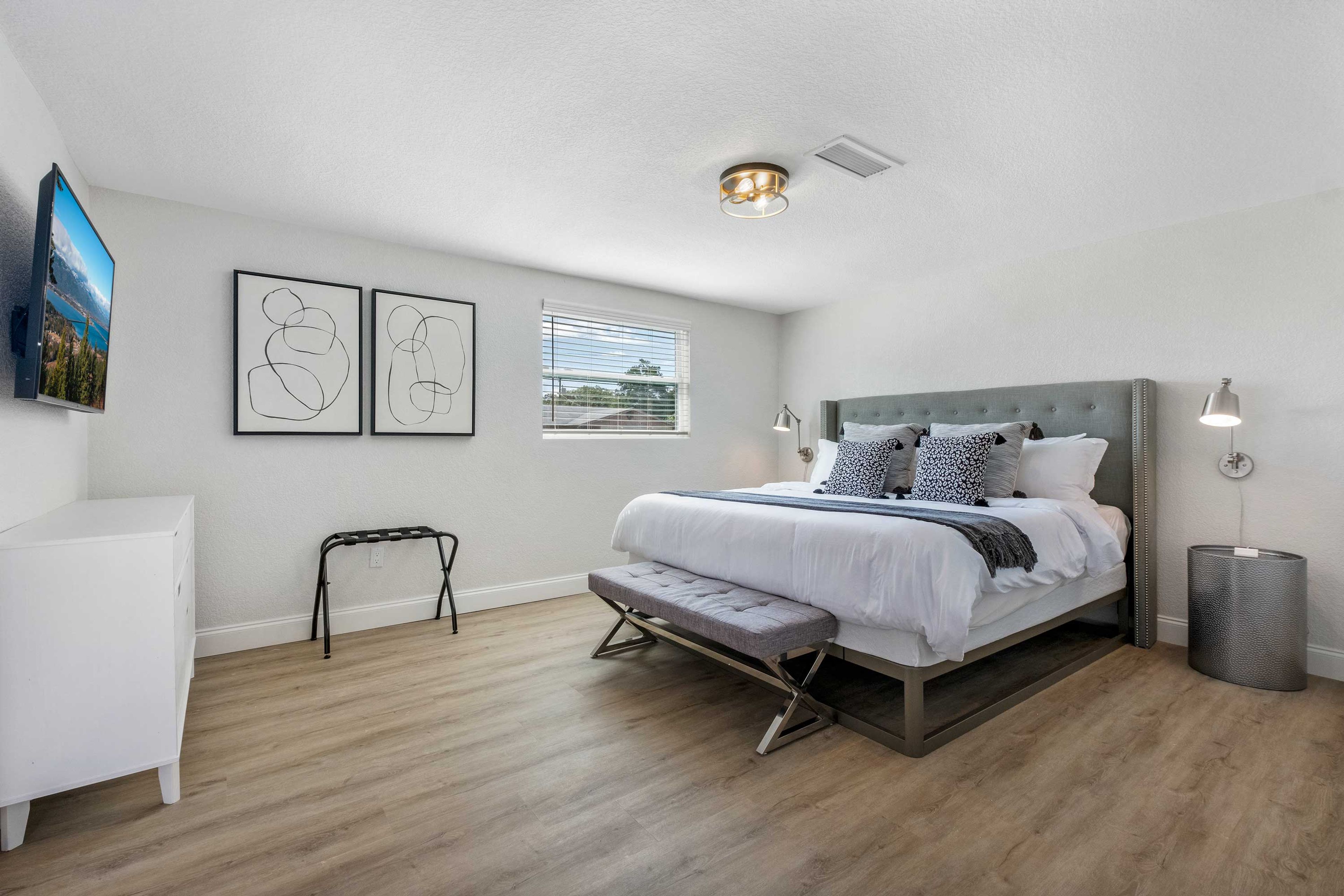 Bedroom 1 | King Bed | En-Suite Bathroom