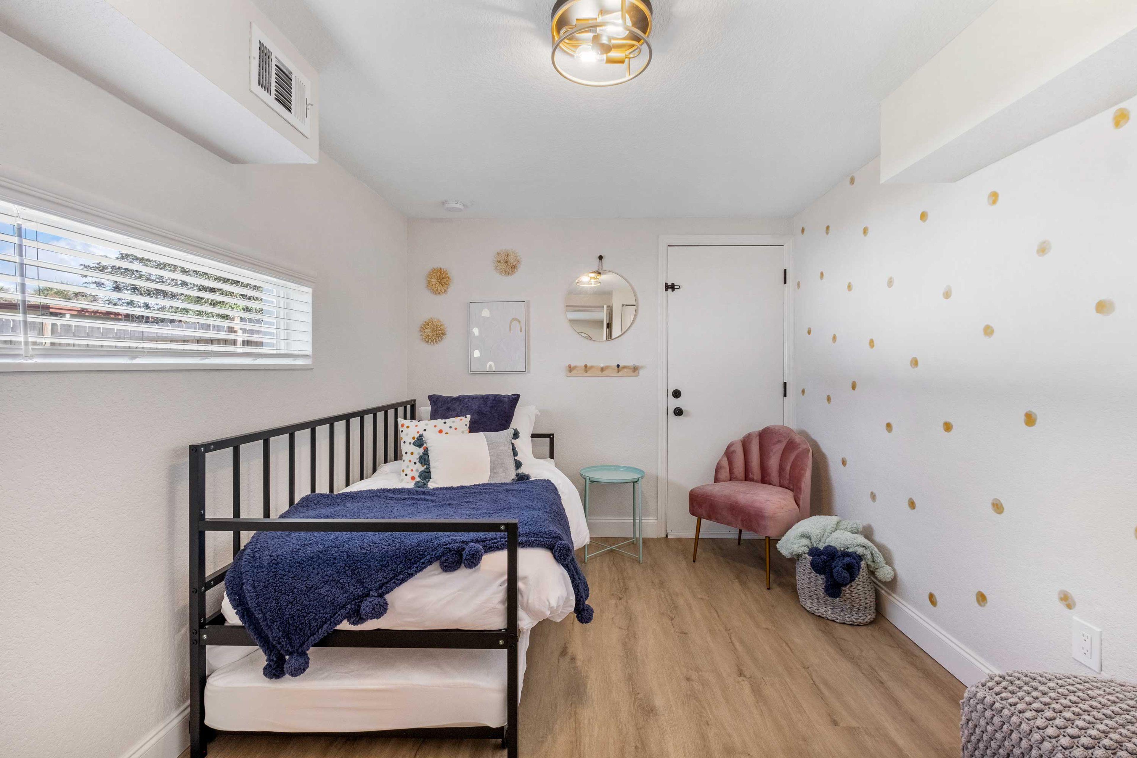 Bedroom 5 | Twin Daybed w/ Twin Trundle