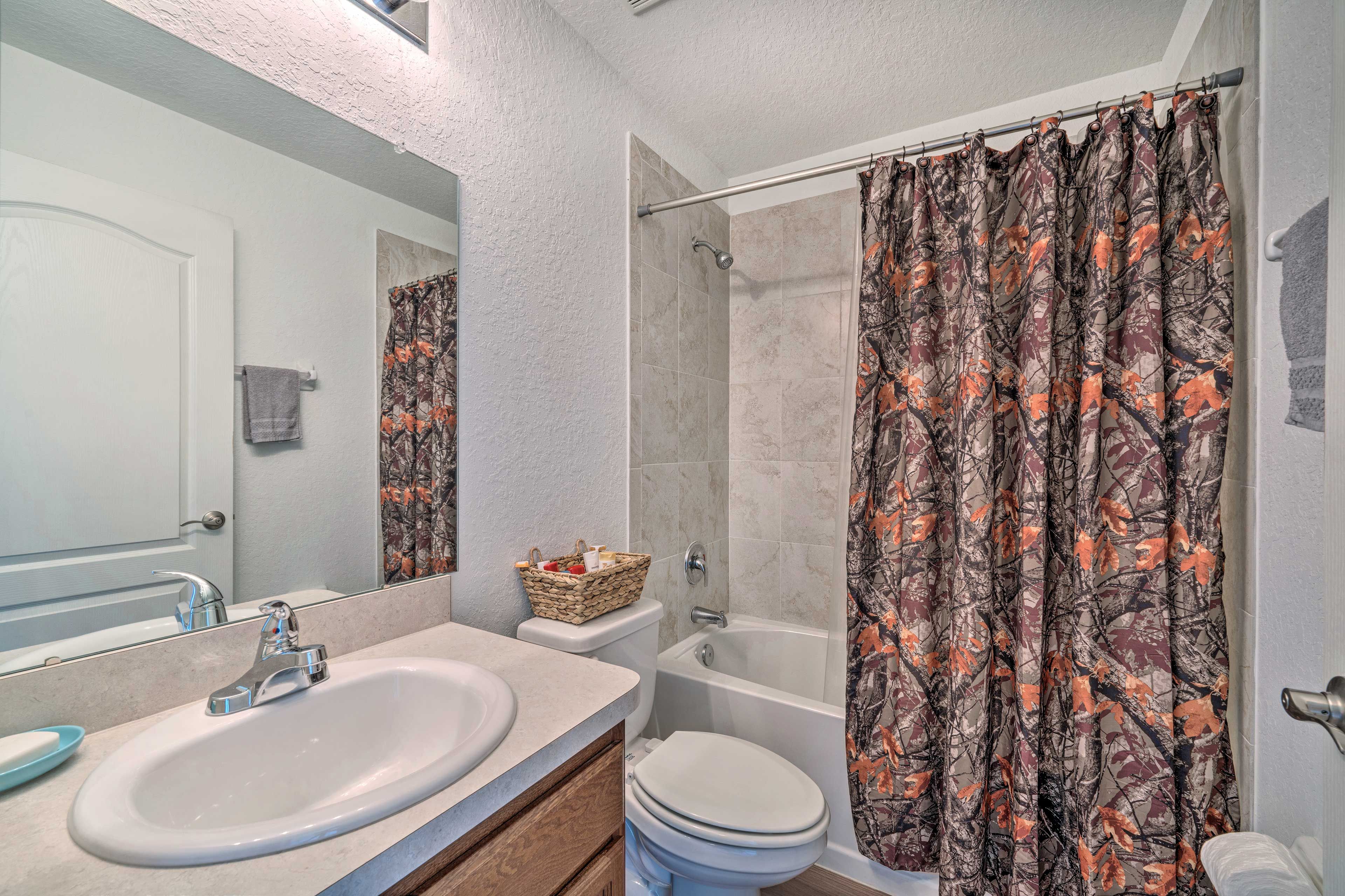 Full Bathroom | Towels Provided