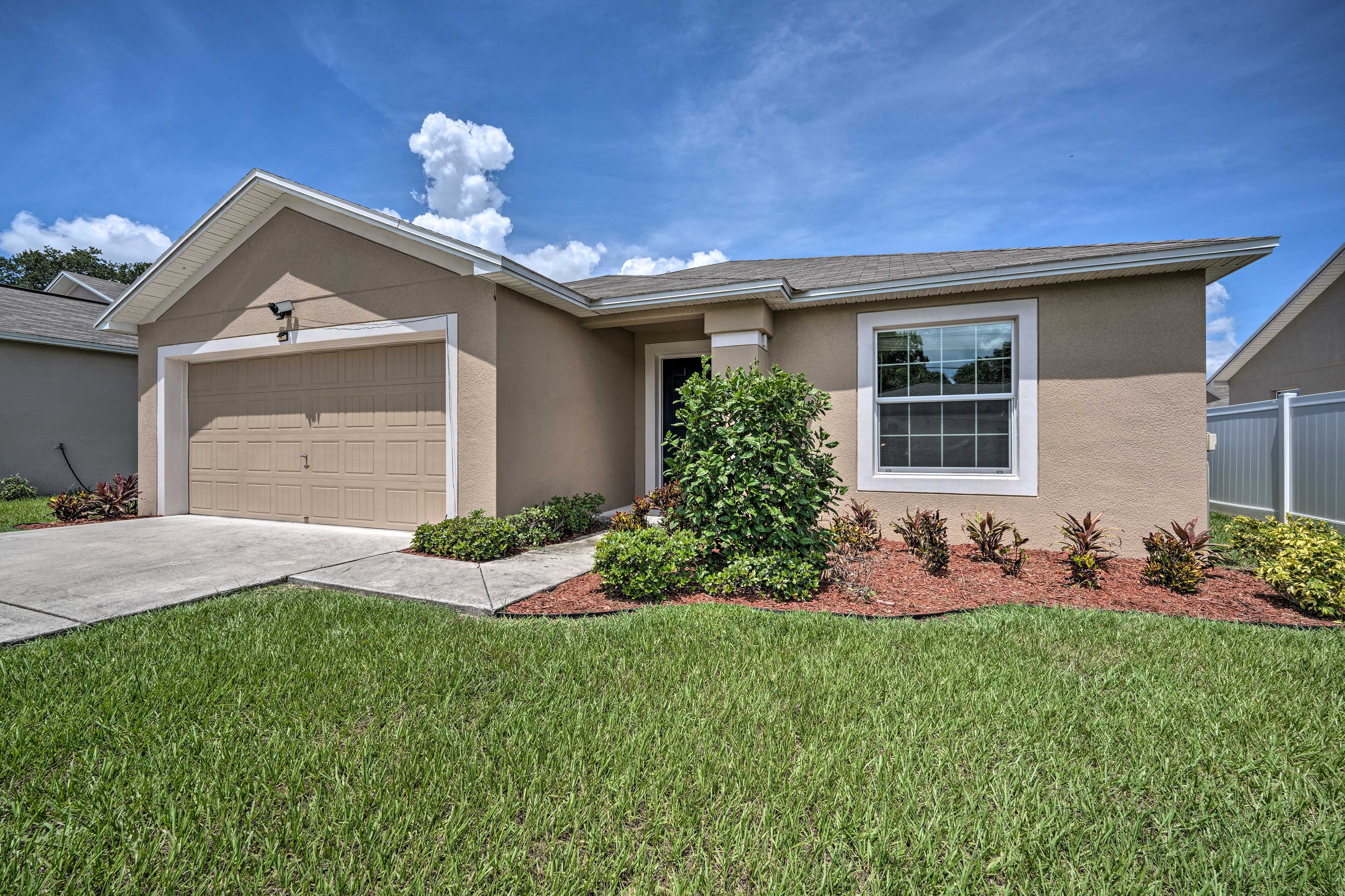 Property Exterior | Driveway (2 Vehicles) | Free Street Parking