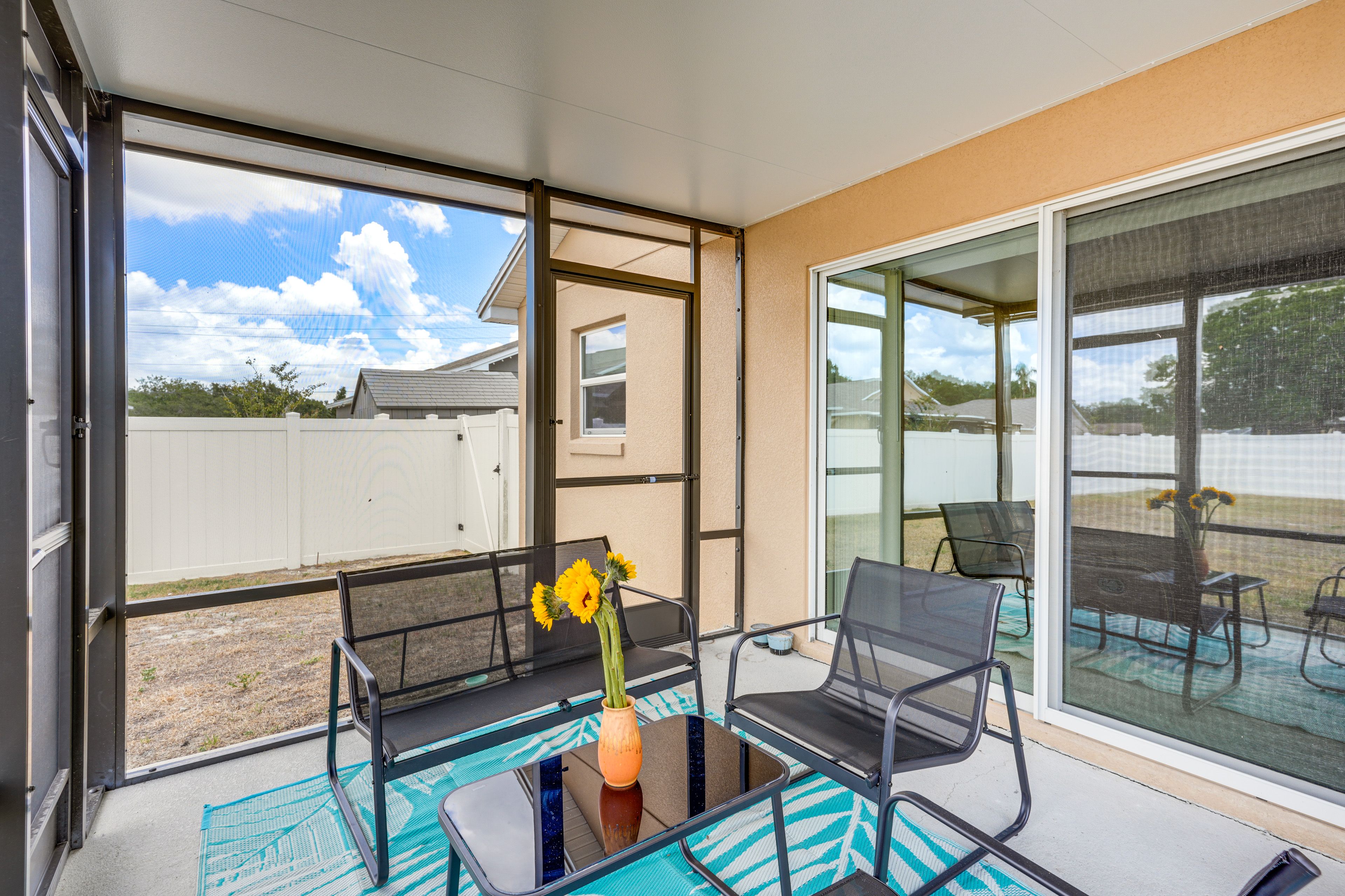 Screened Patio | Outdoor Seating