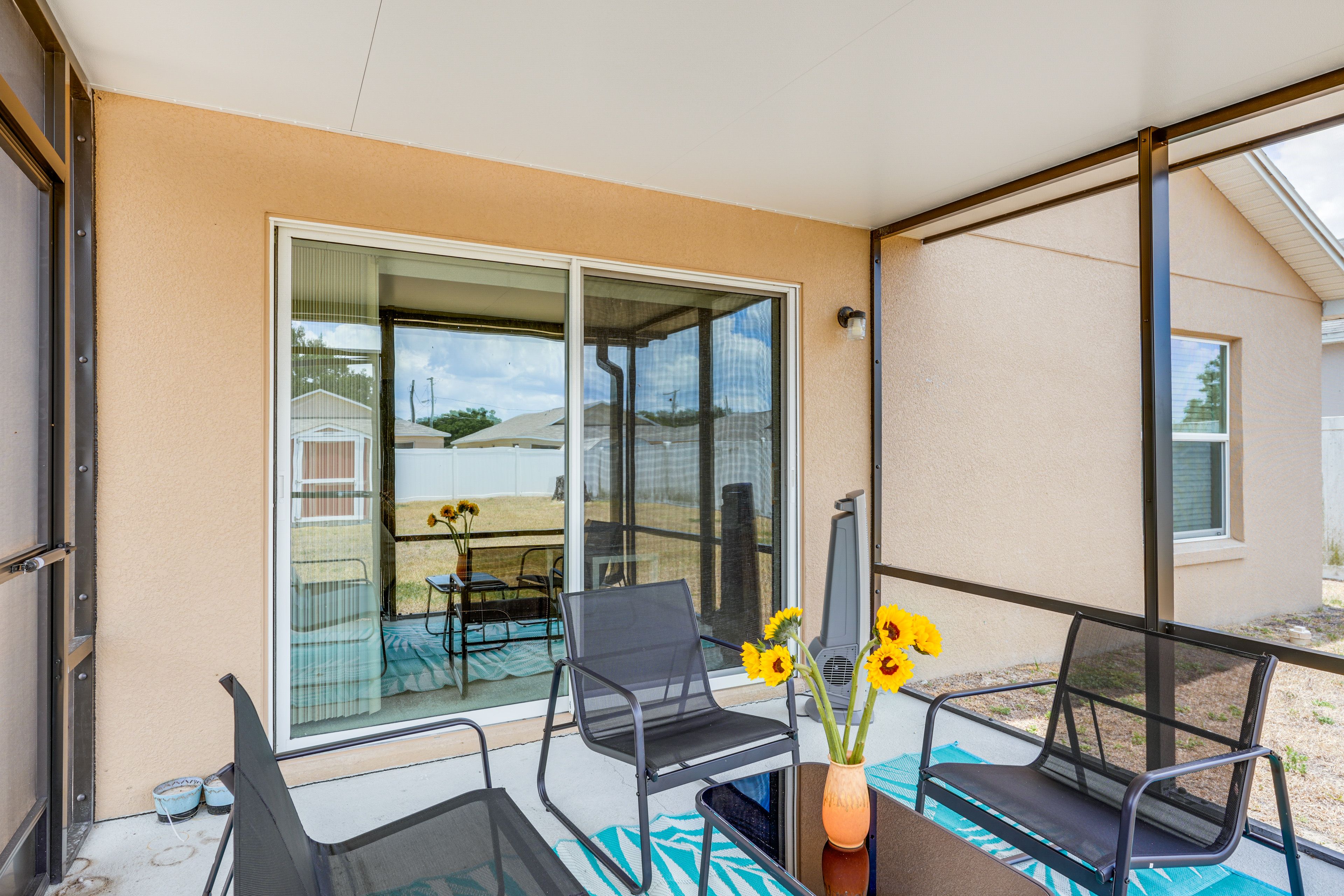 Screened Porch w/ Seating