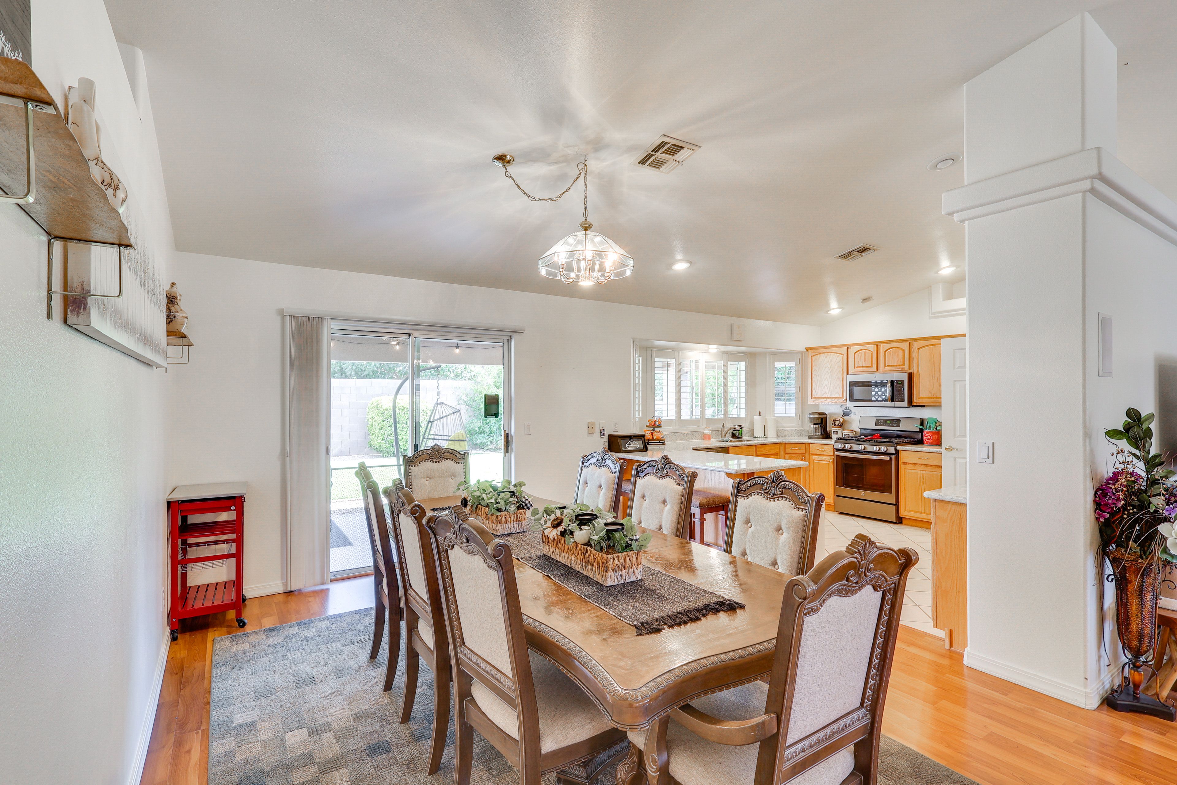 Dining Area | Dishware/Flatware Provided