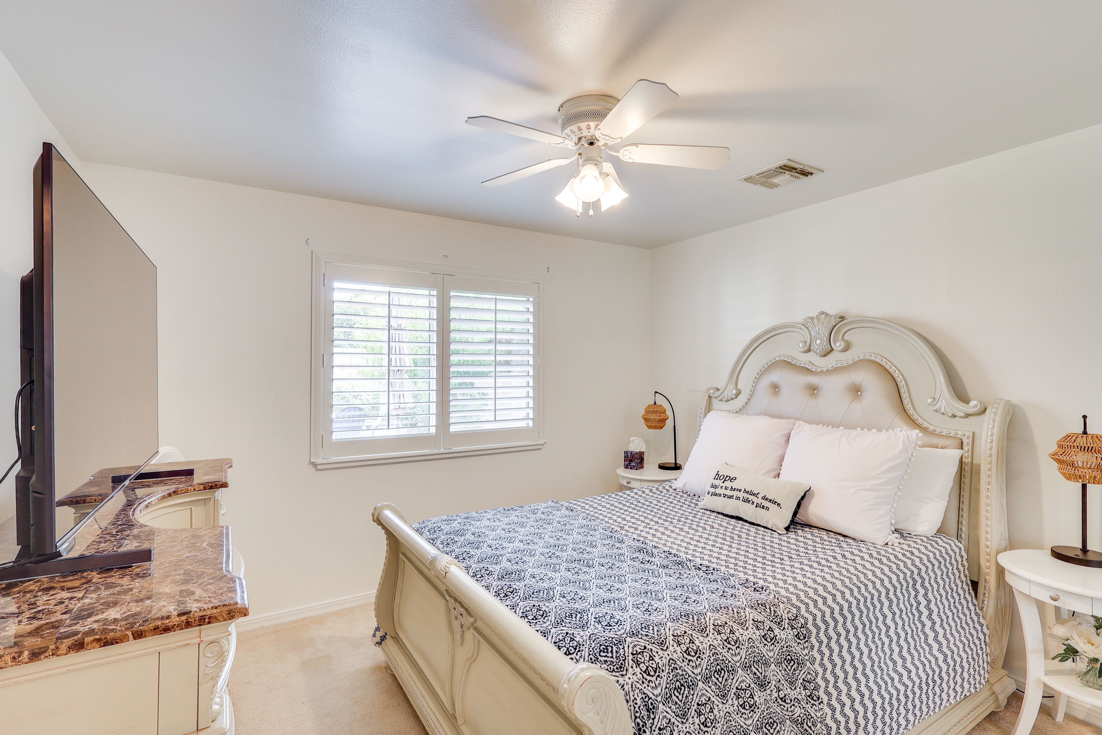 Bedroom 2 | Queen Bed