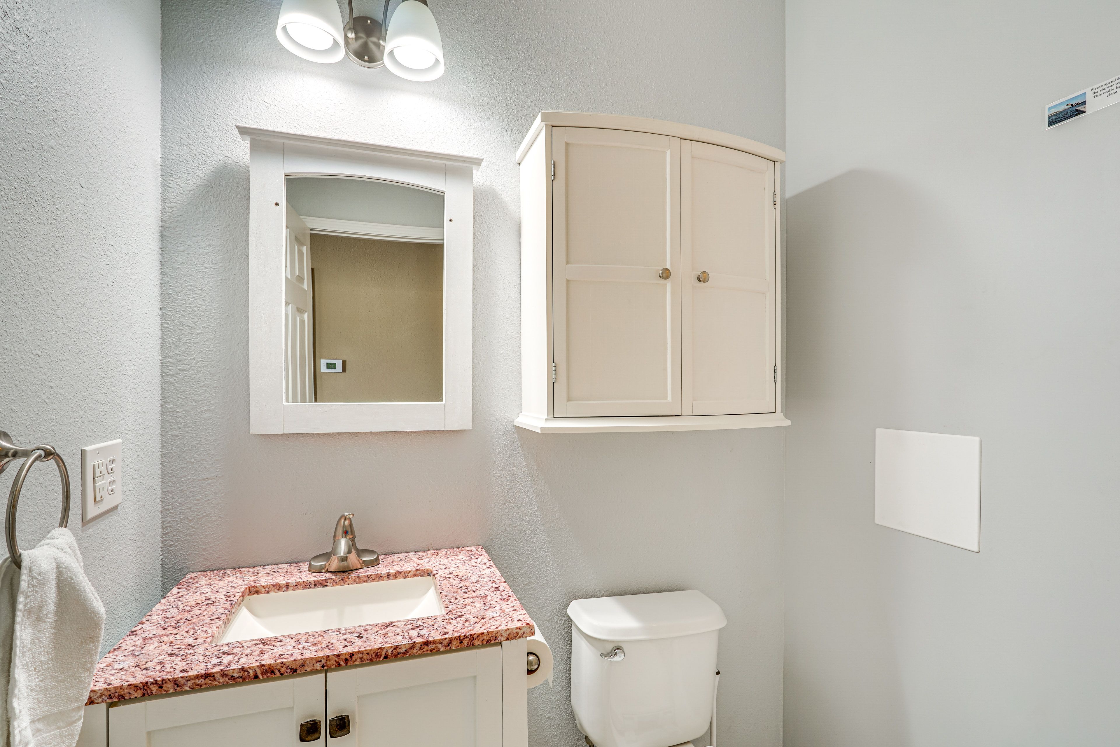 Full Bathroom | 2nd Floor