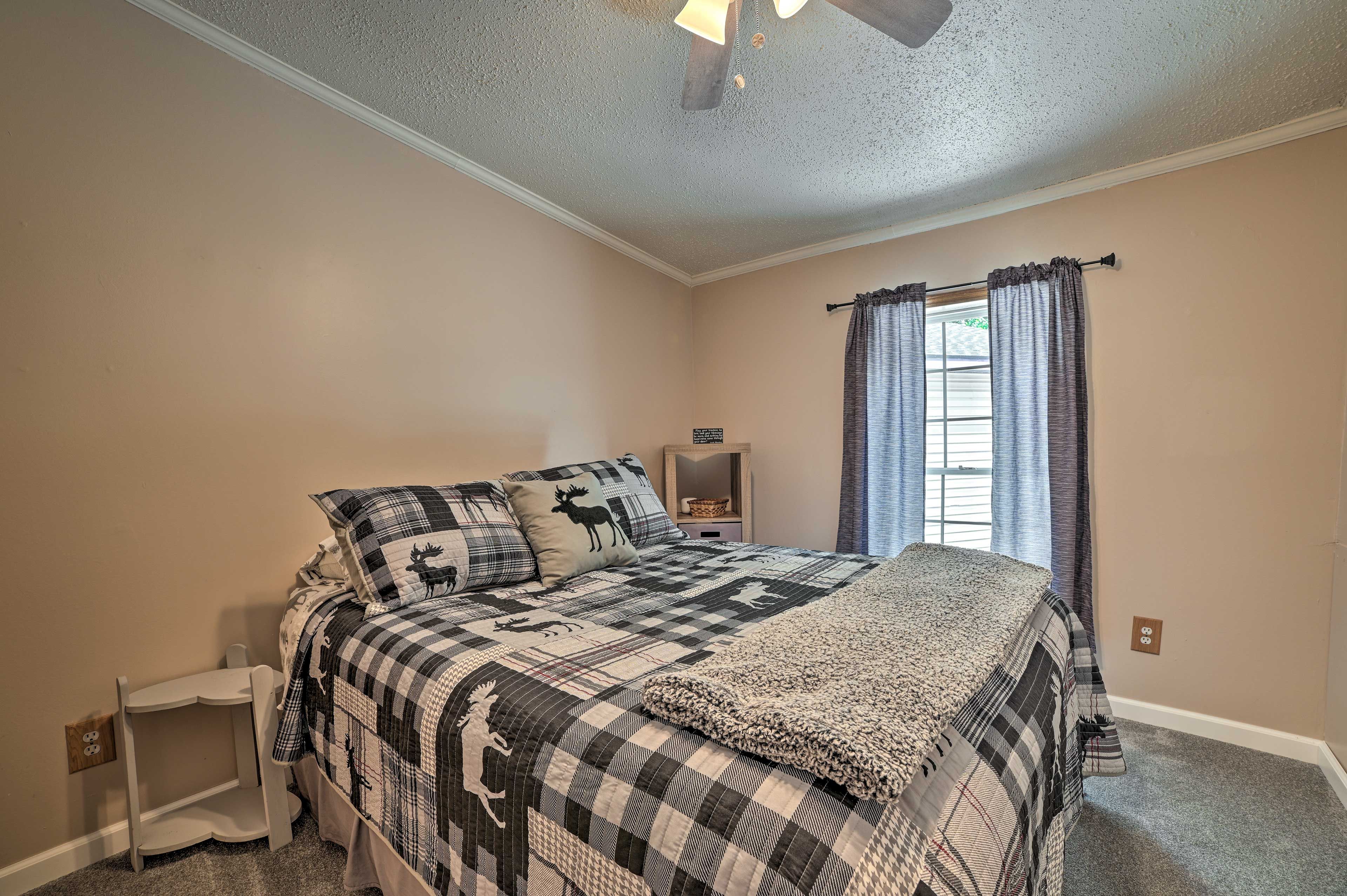 Bedroom 2 | Queen Bed