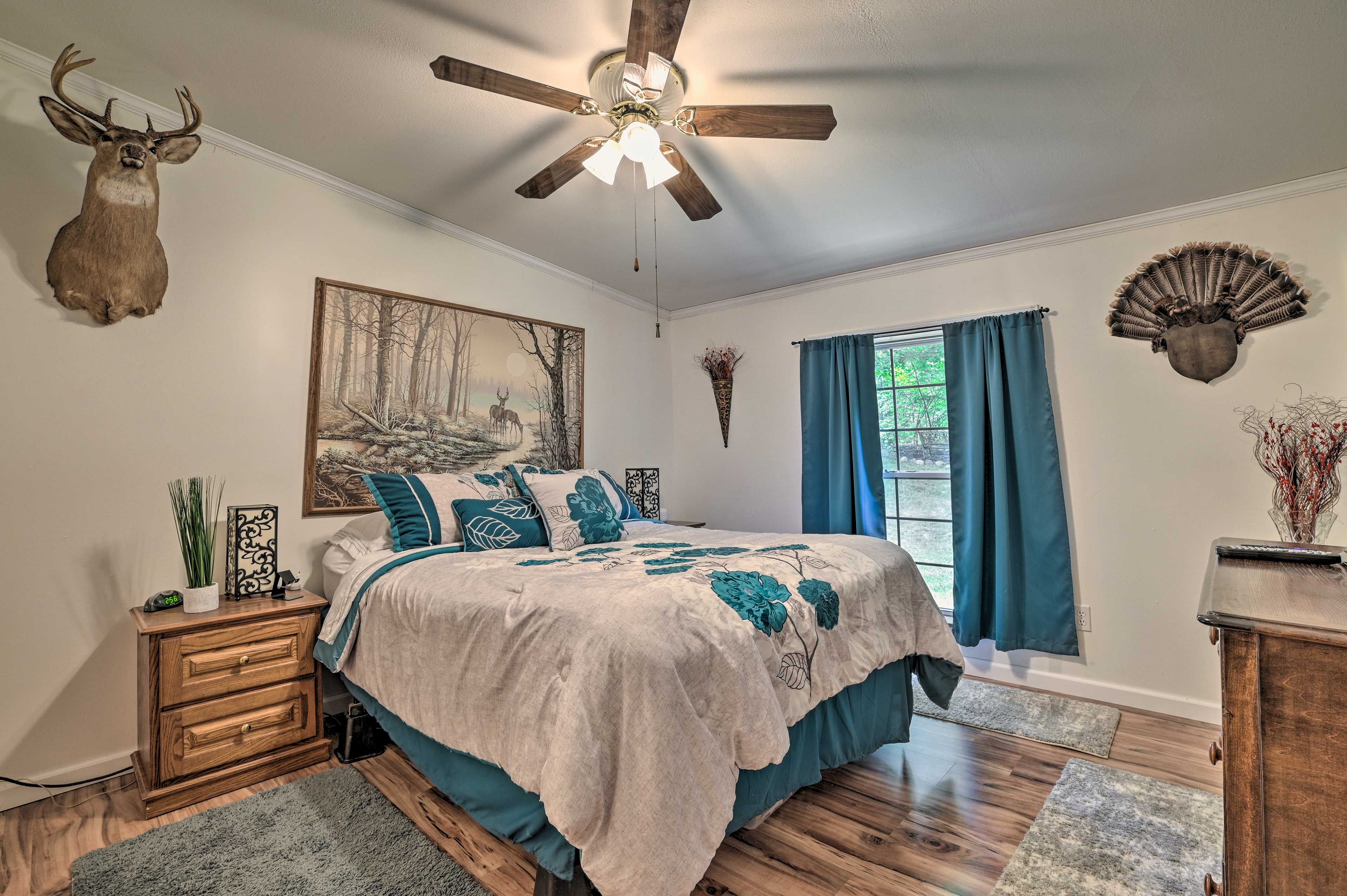 Bedroom 1 | Queen Bed | Linens Provided