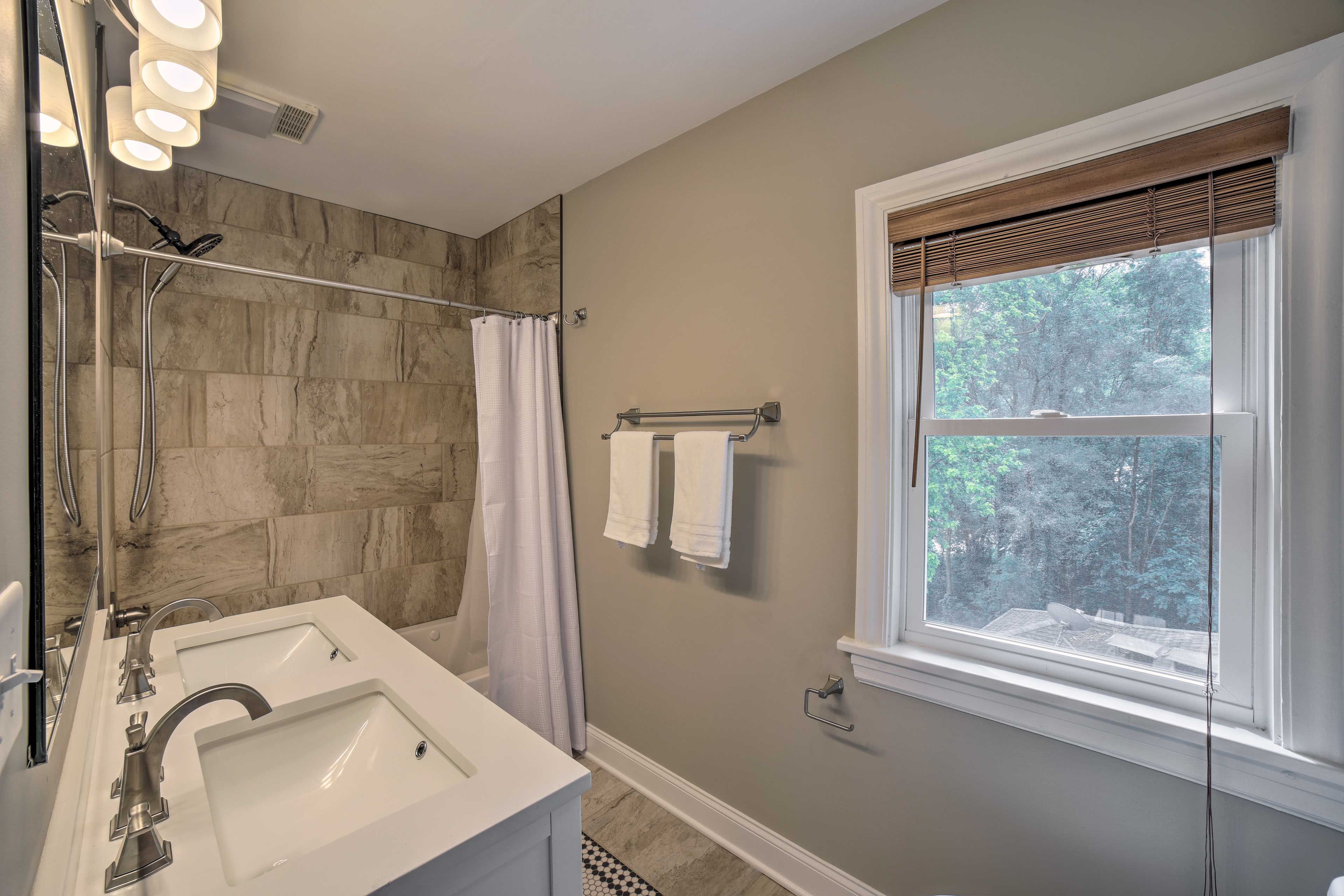 Full Bathroom | 2nd Floor