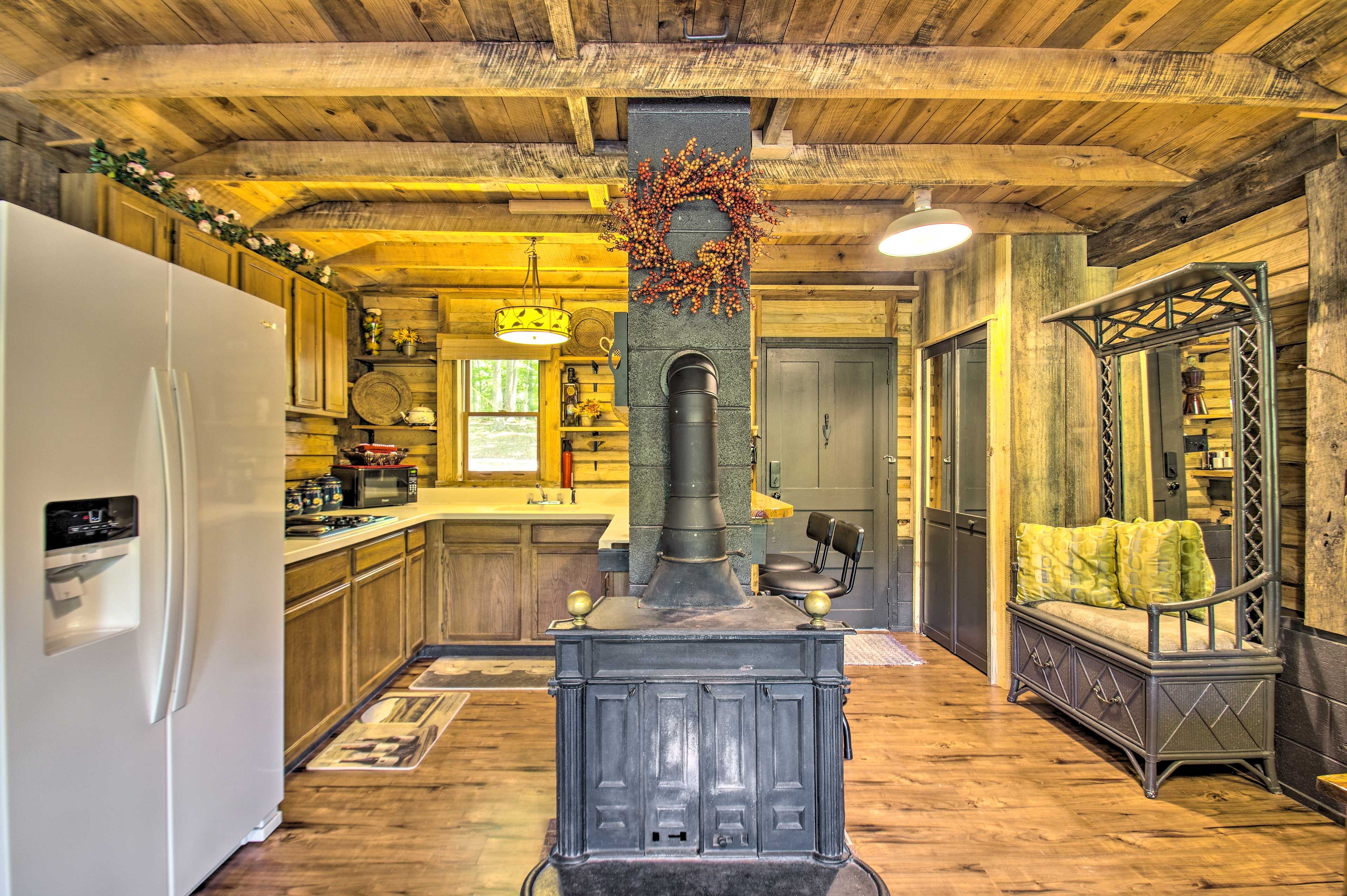 Kitchen Area | Cooking Basics | Paper Towels/Trash Bags Provided | Blender