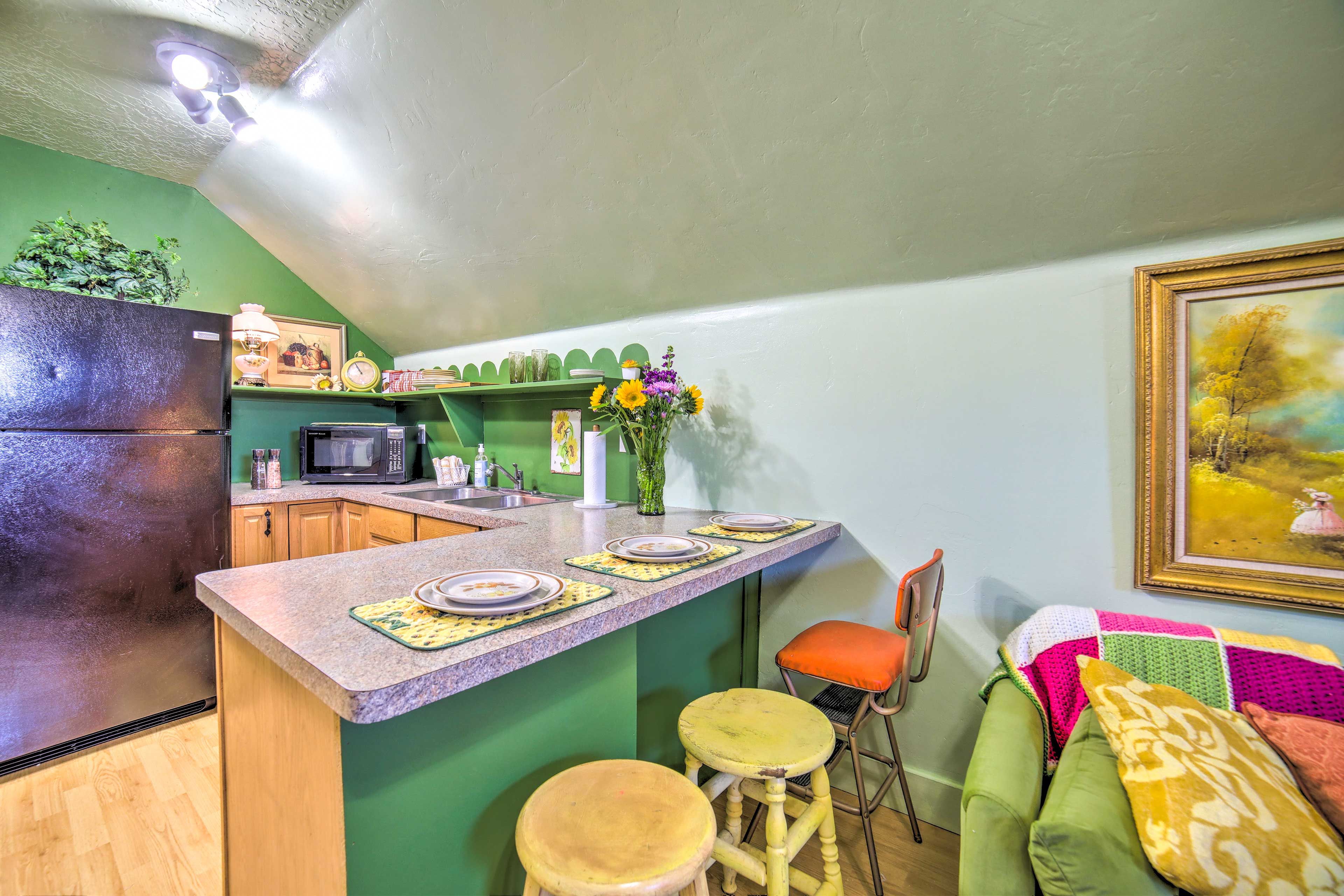Kitchen | Keurig Coffee Maker | Pots & Pans | Cooking Utensils | Toaster