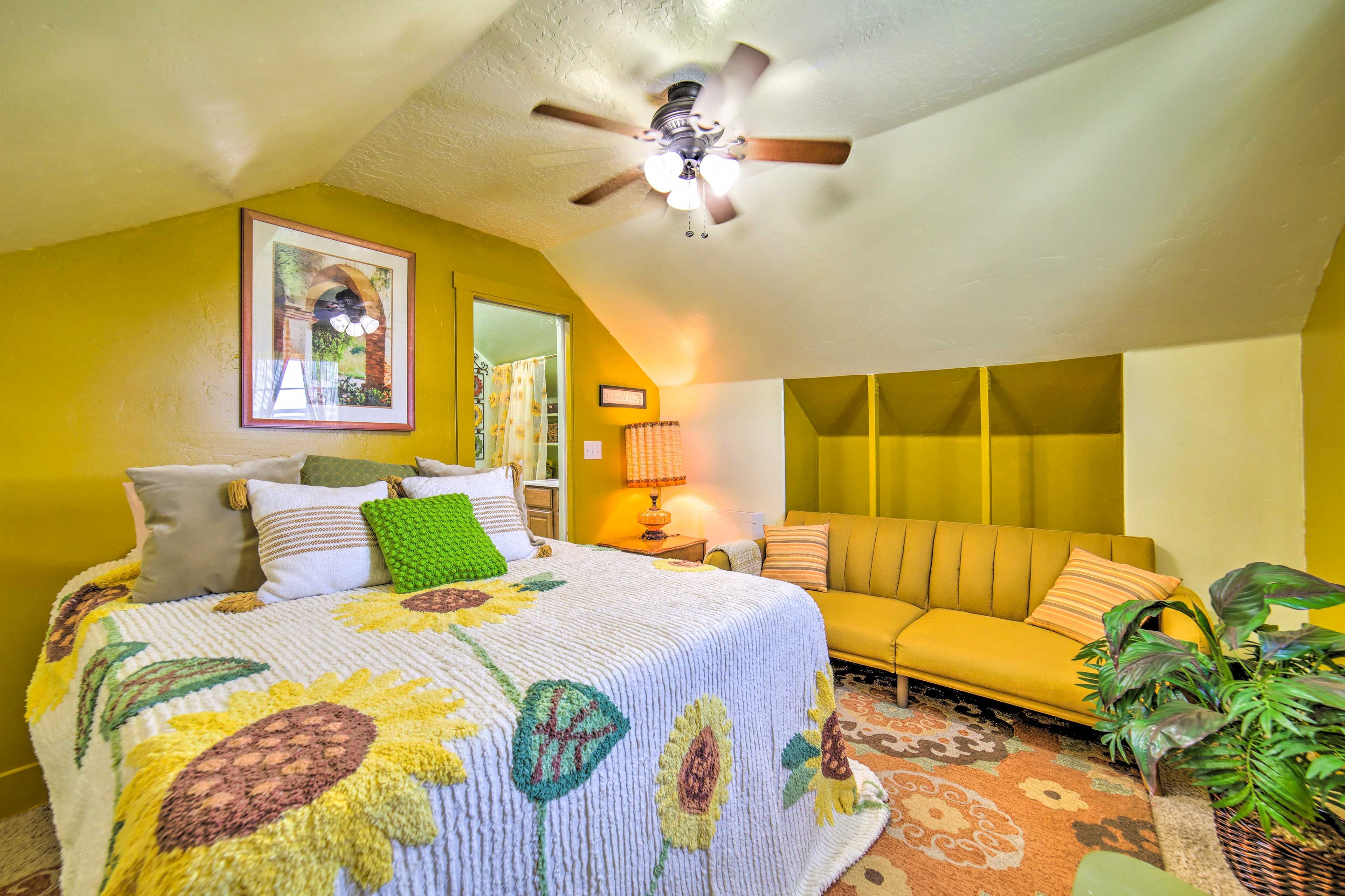 Bedroom | Queen Bed | Full Futon