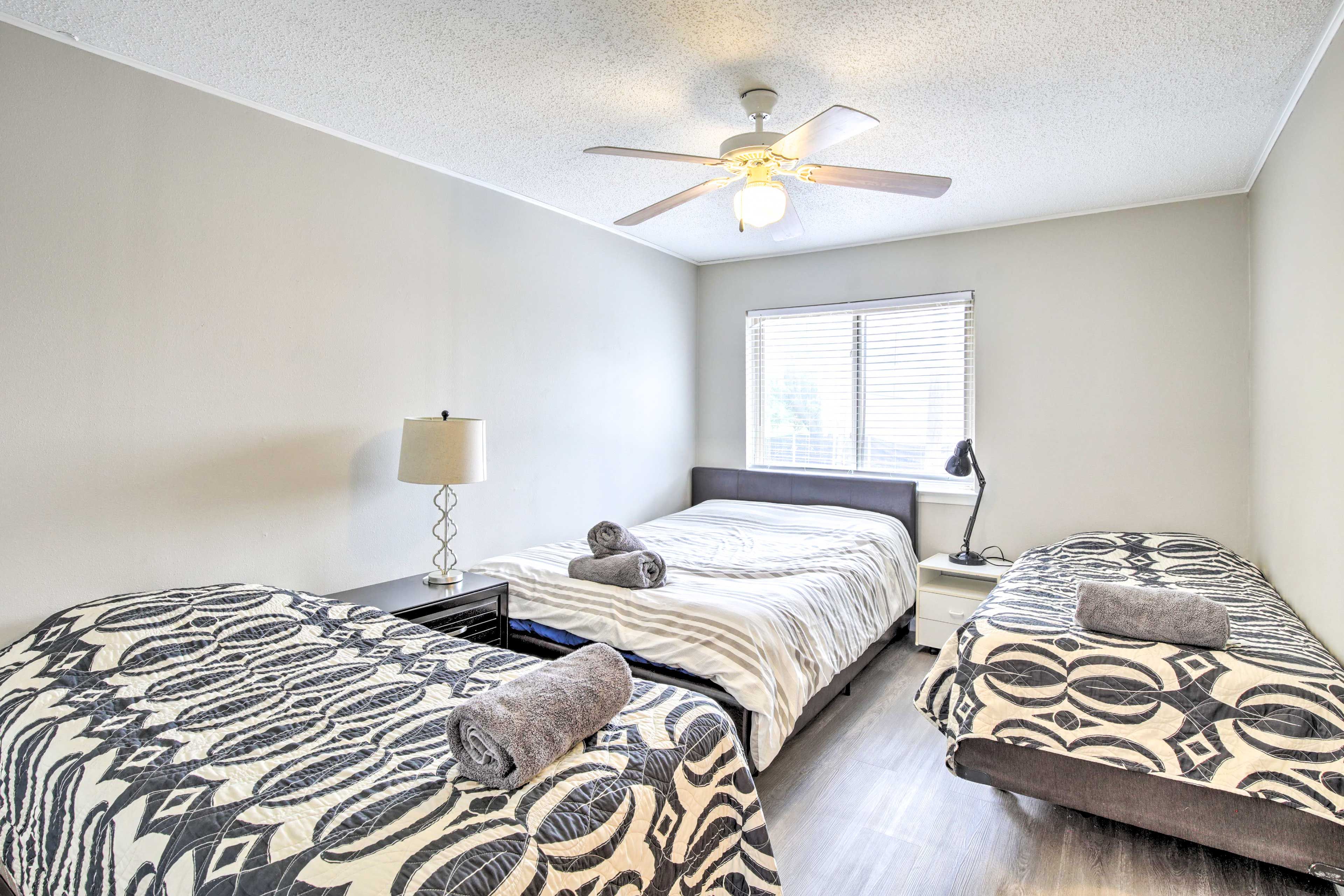 Bedroom 2 | Queen Bed | 2 Twin Beds | Full En-Suite Bathroom