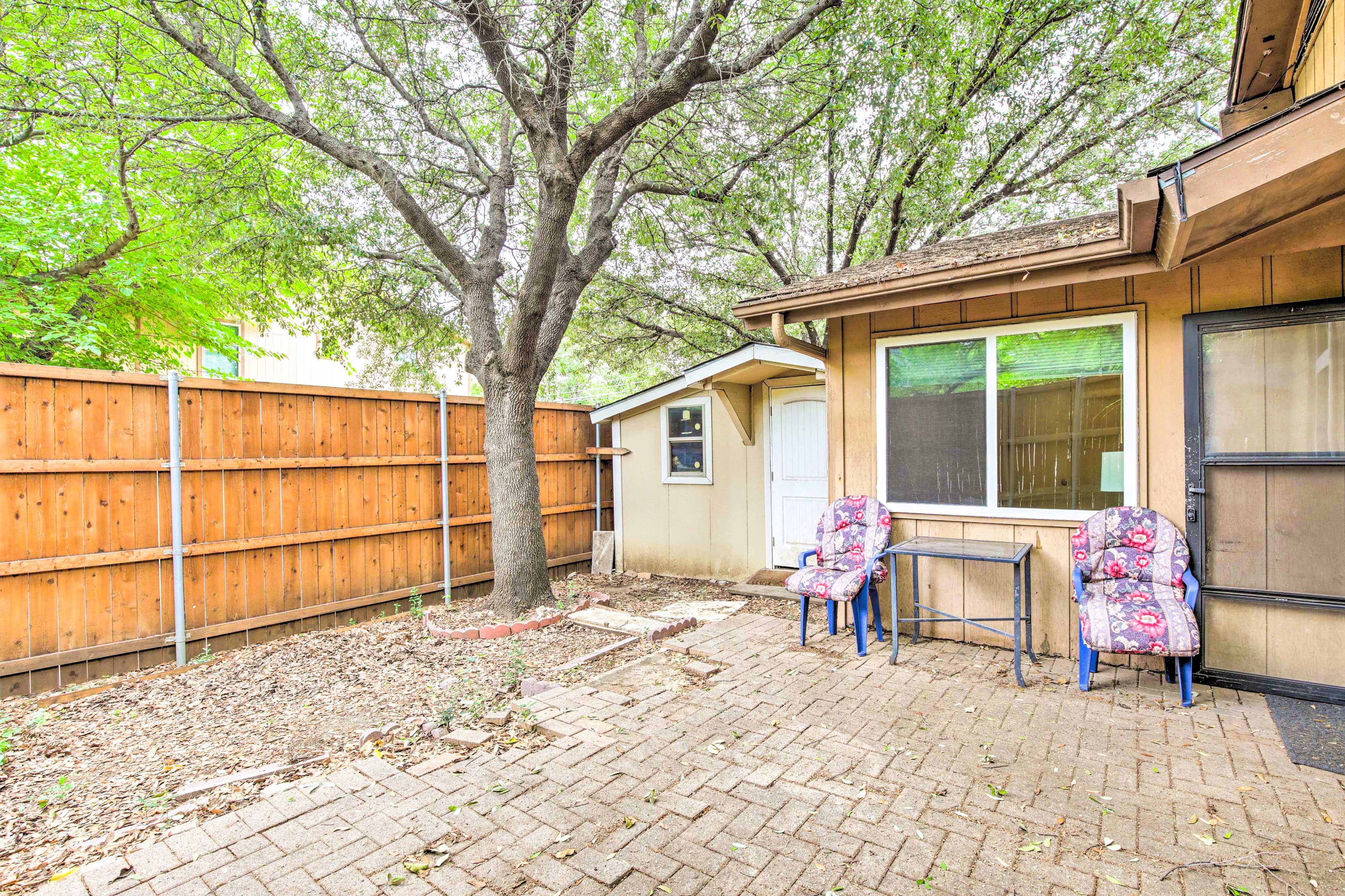 Dallas Vacation Rental | 2BR | 2BA | Step-Free Access | 1,150 Sq Ft