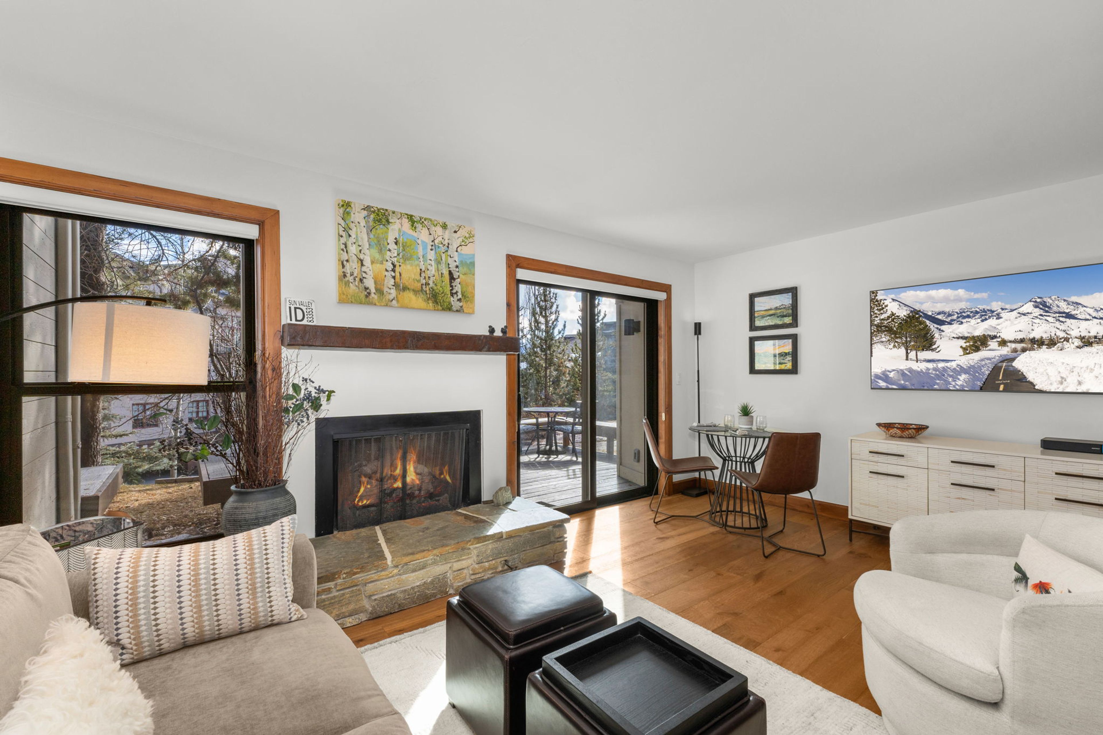 Living Room | Gas Fireplace | Smart TV