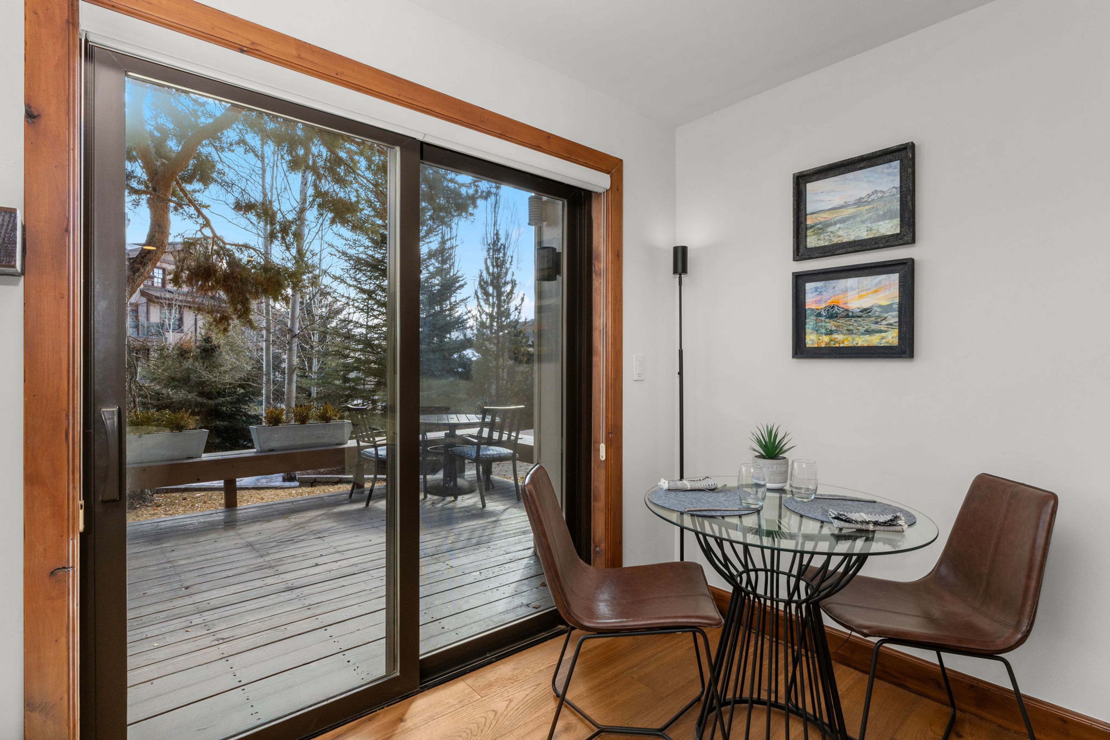 Dining Area | Dishes & Flatware Provided