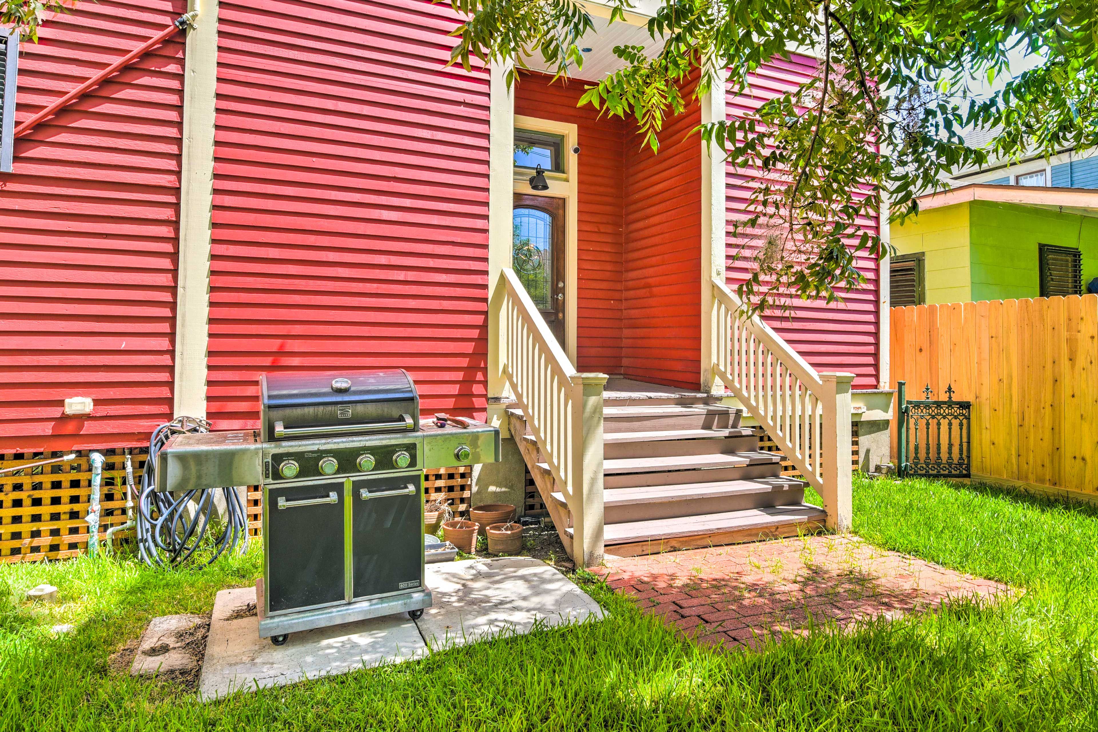 Private Yard | Gas Grill