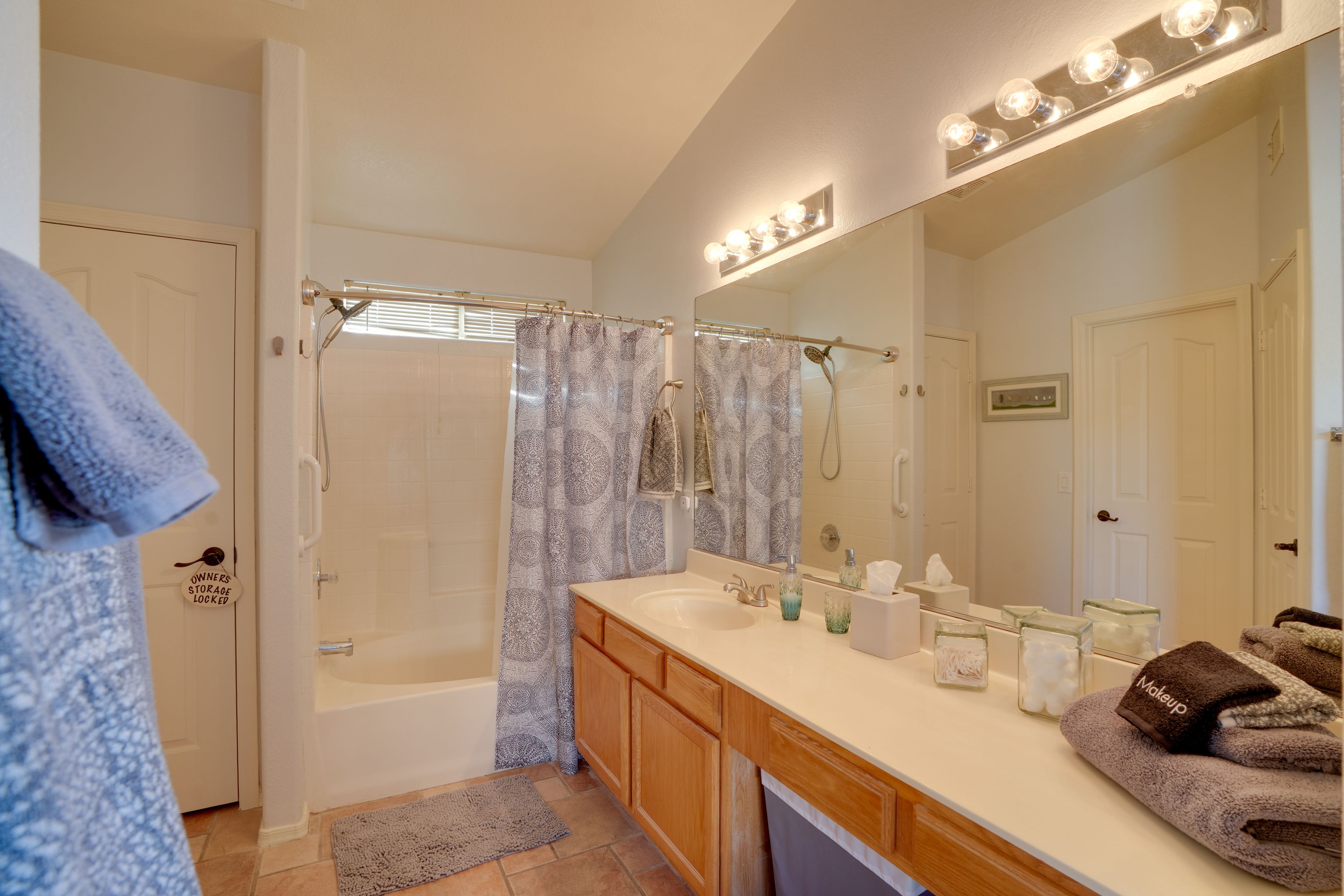 En-Suite Bathroom | Towels Provided
