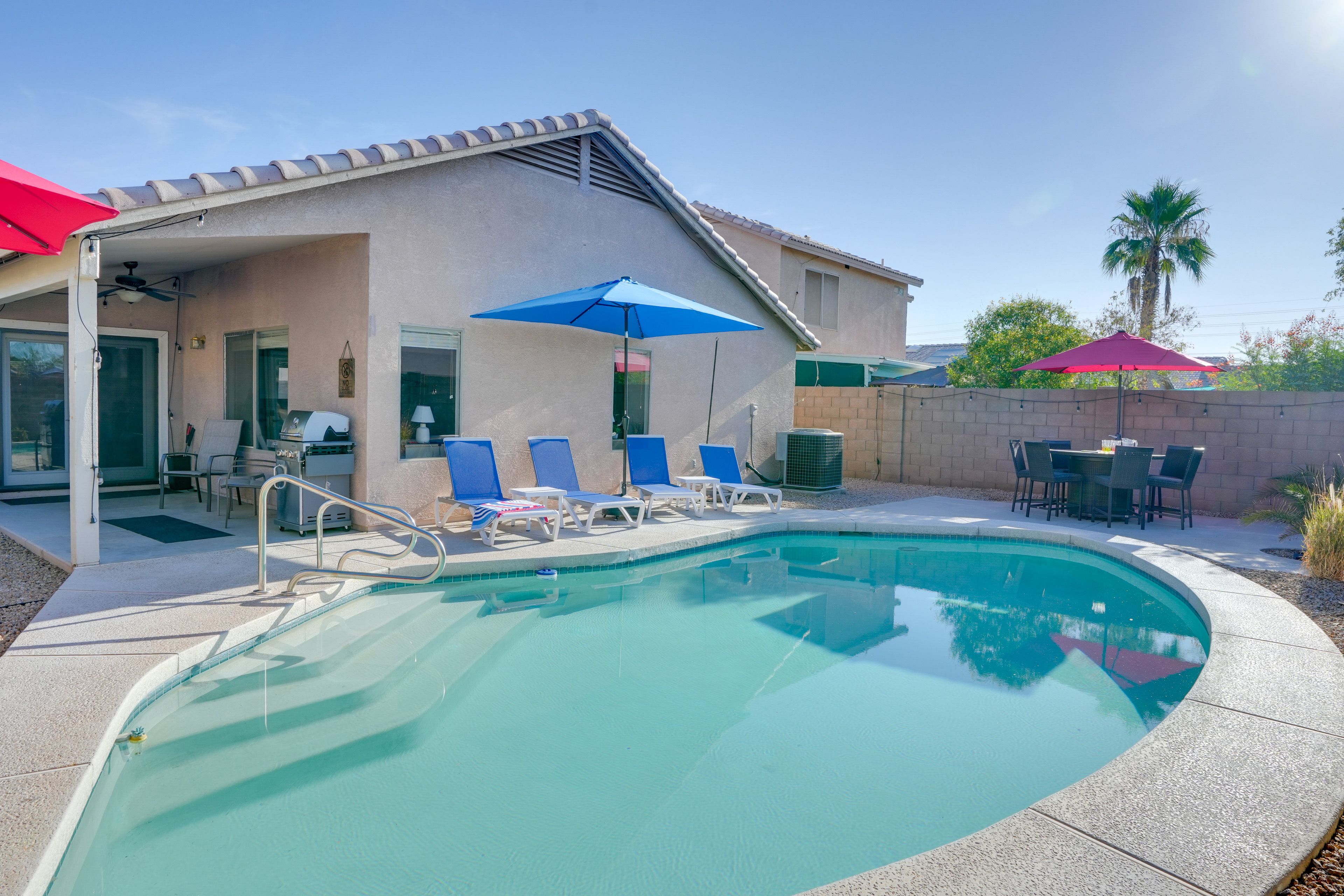 Yard | Private Pool (4' -5.5') | Lounge Chairs | Outdoor Dining Area