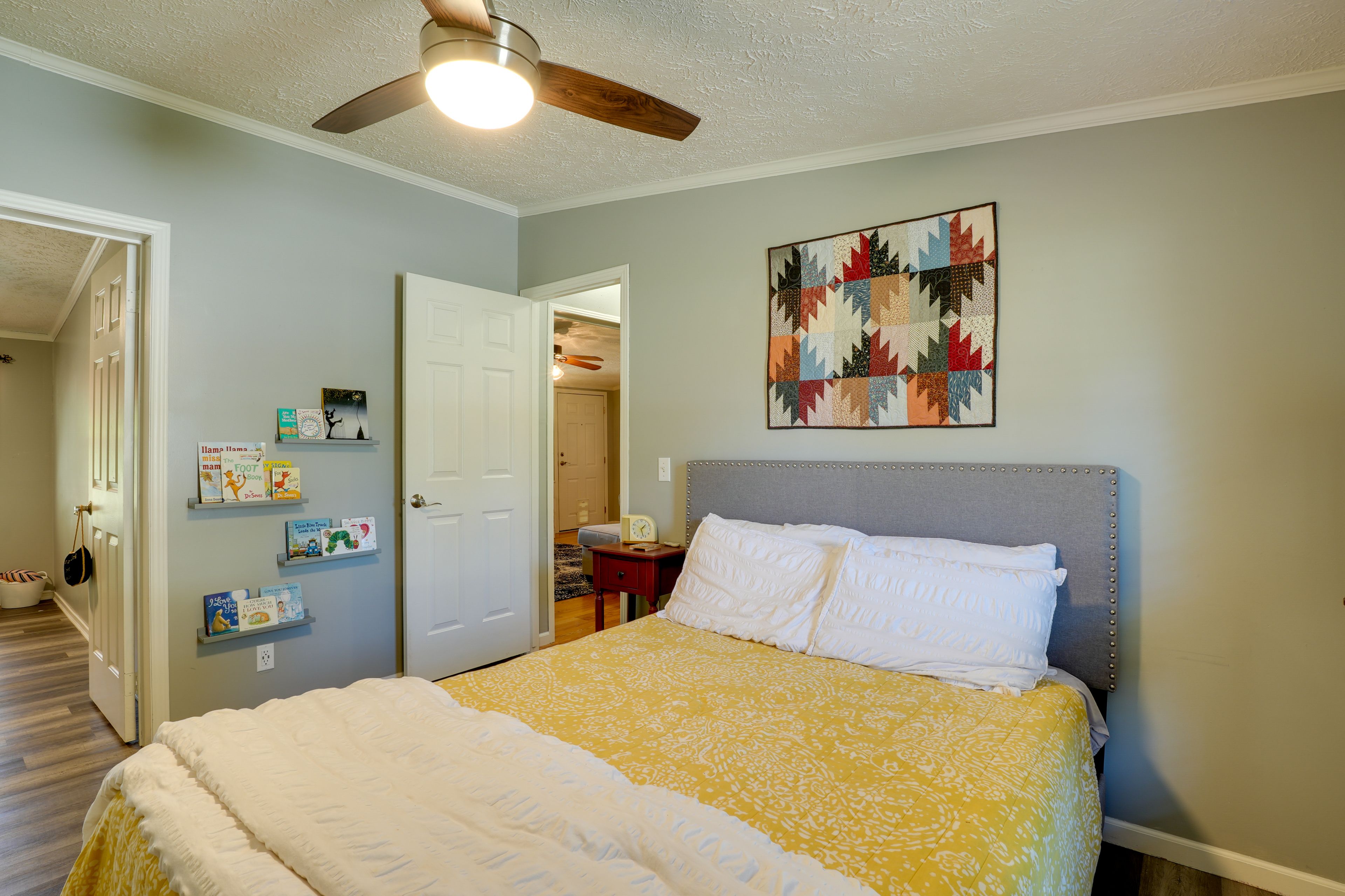 Bedroom 2 | Queen Bed