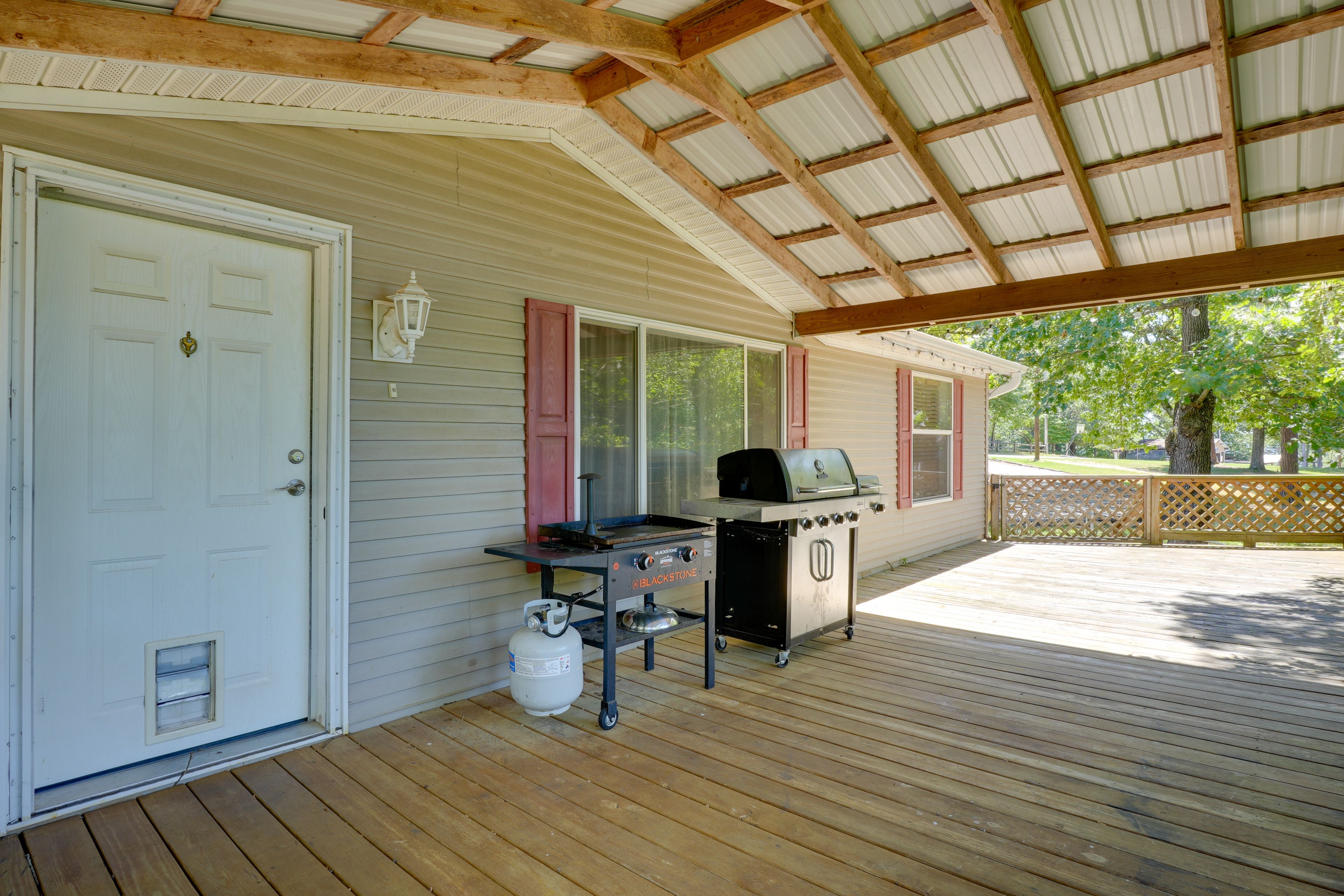 Wraparound Deck | Gas Grill (Provided)