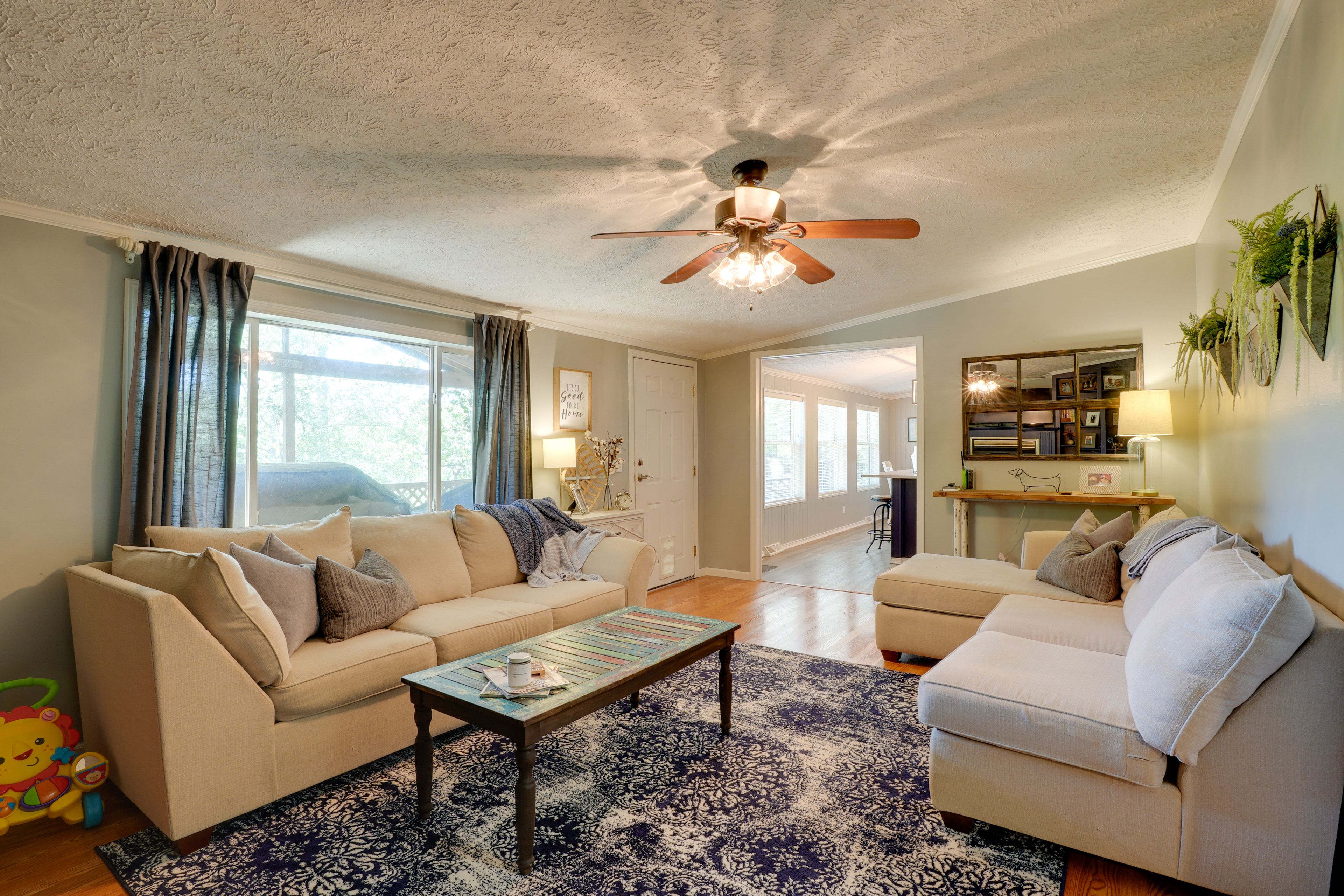 Living Room | Smart TV w/ Cable | Central A/C & Heating