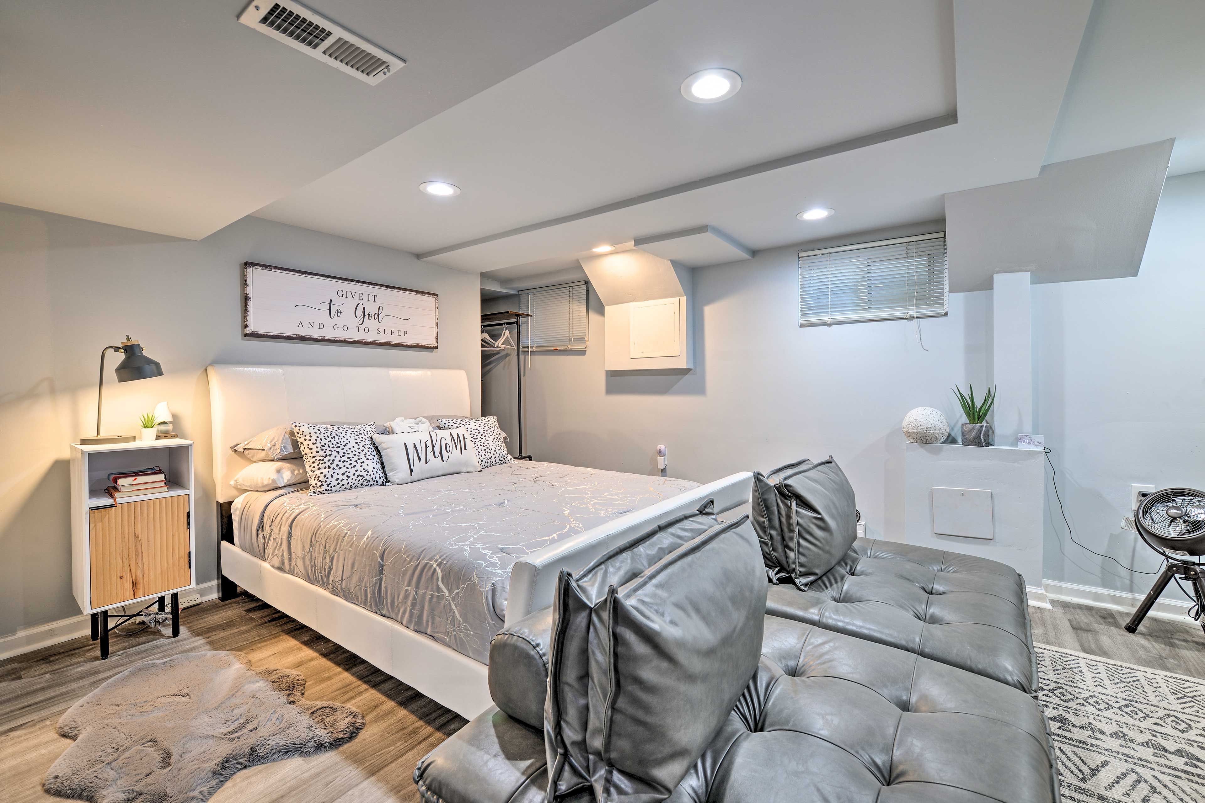 Studio | Queen Bed | Twin Futon | Linens Provided