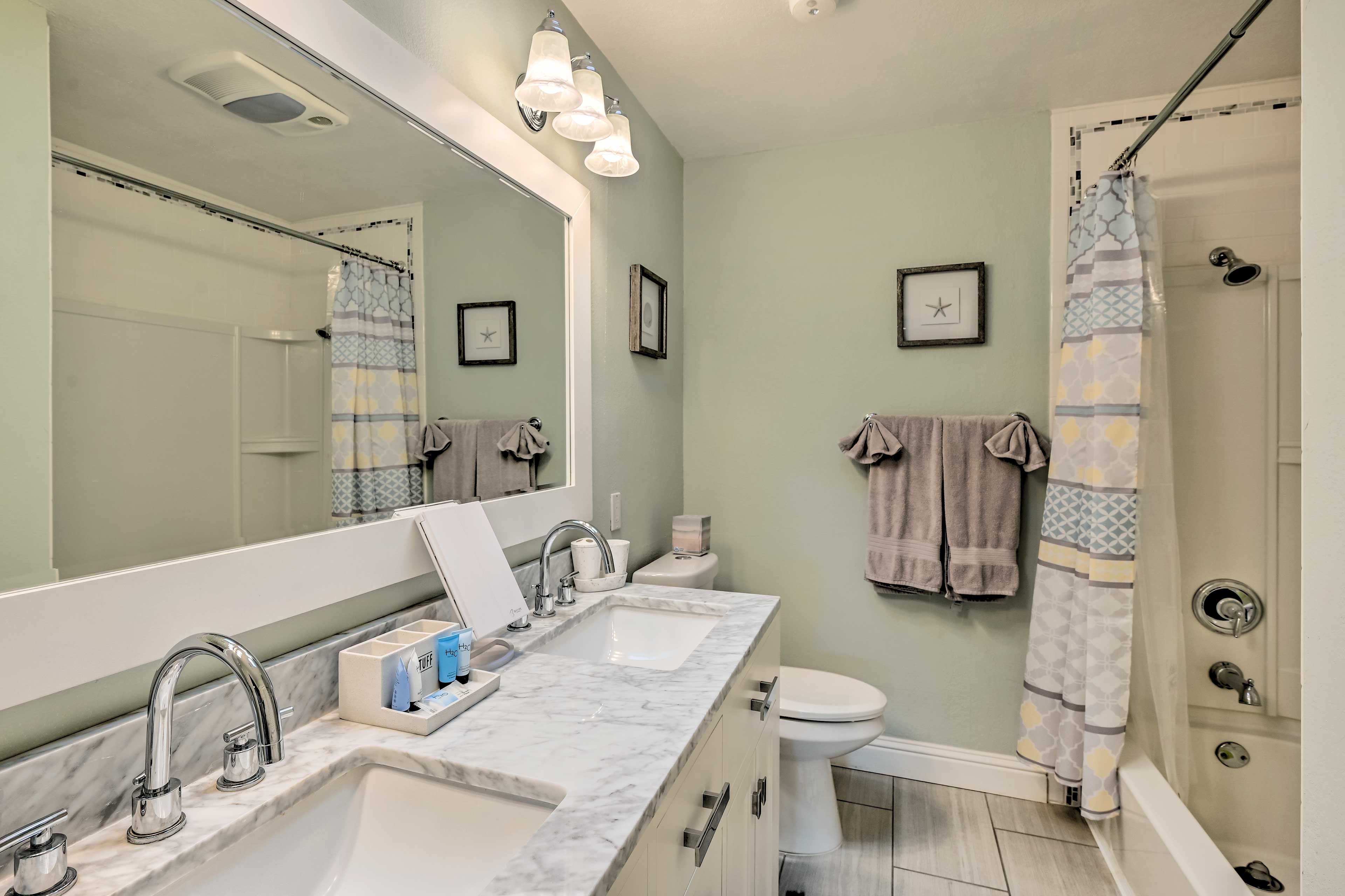 En-Suite Bathroom | Complimentary Toiletries