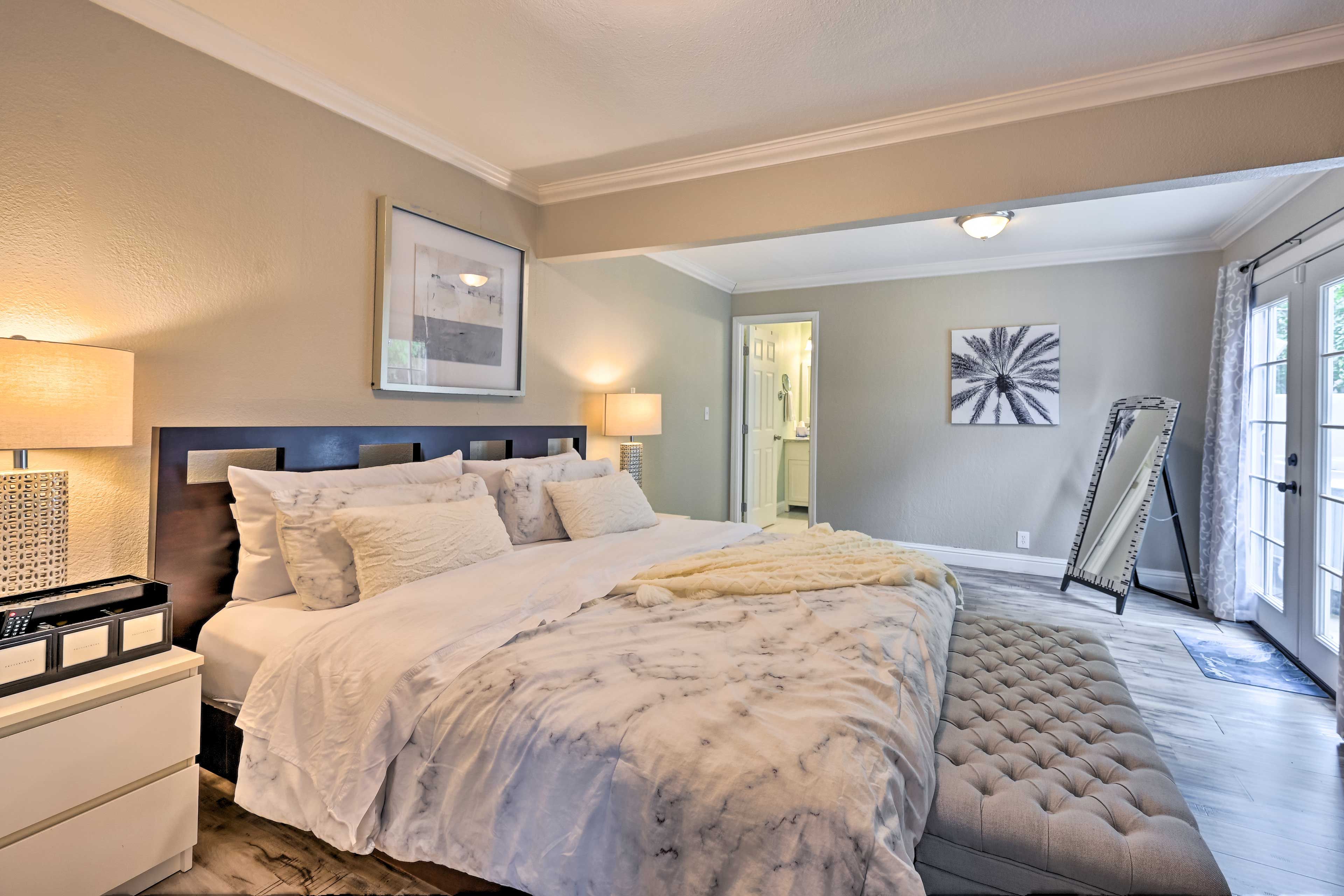 Bedroom 1 | King Bed | En-Suite Bathroom