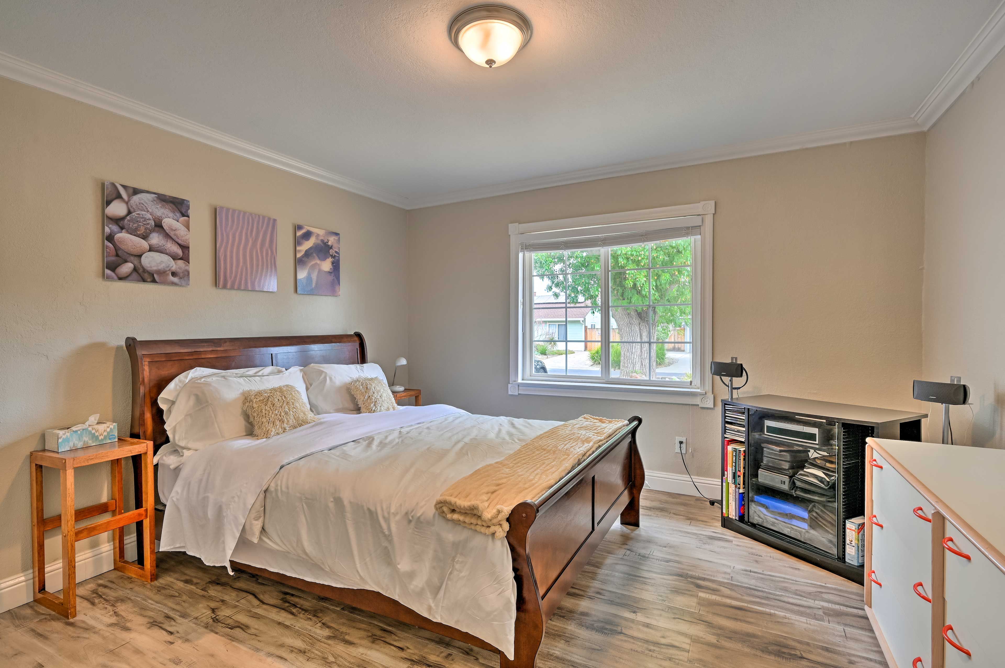 Bedroom 2 | Queen Bed | Linens & Towels