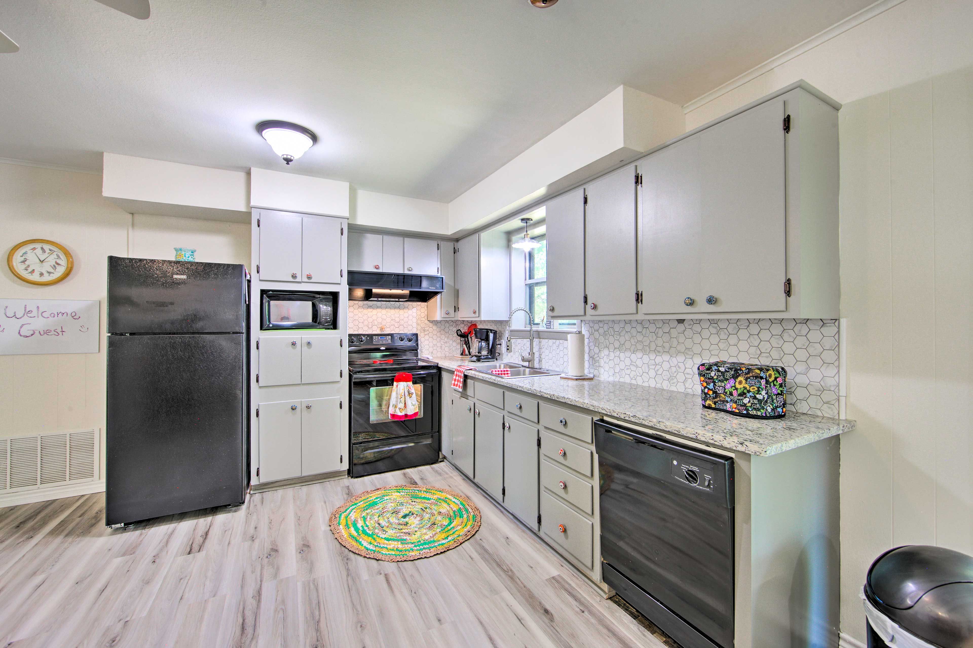 Kitchen | Fully Equipped | Drip Coffee Maker | Ninja Blender | Crockpot