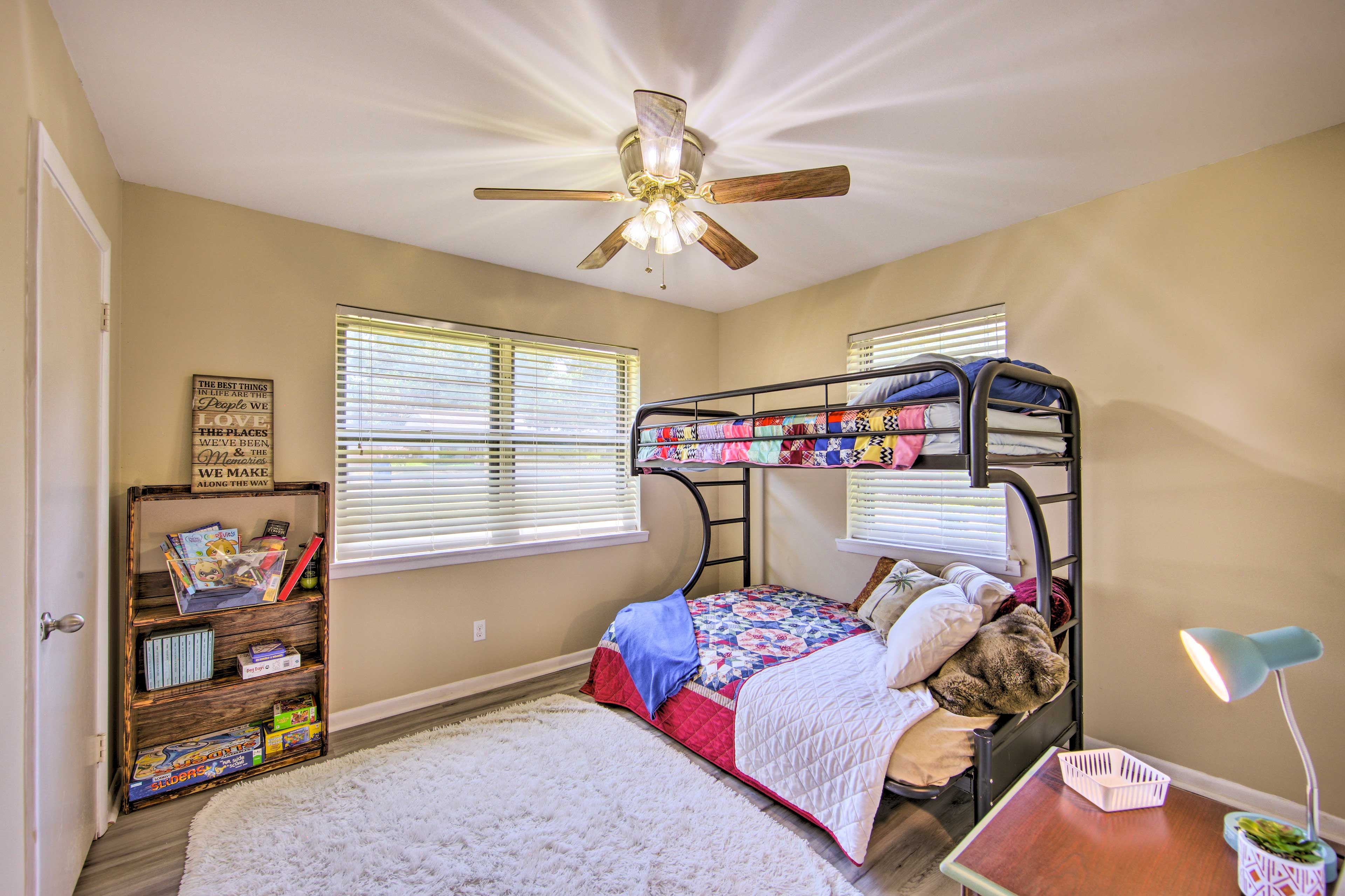 Bedroom 2 | Twin/Full Futon Bunk Bed