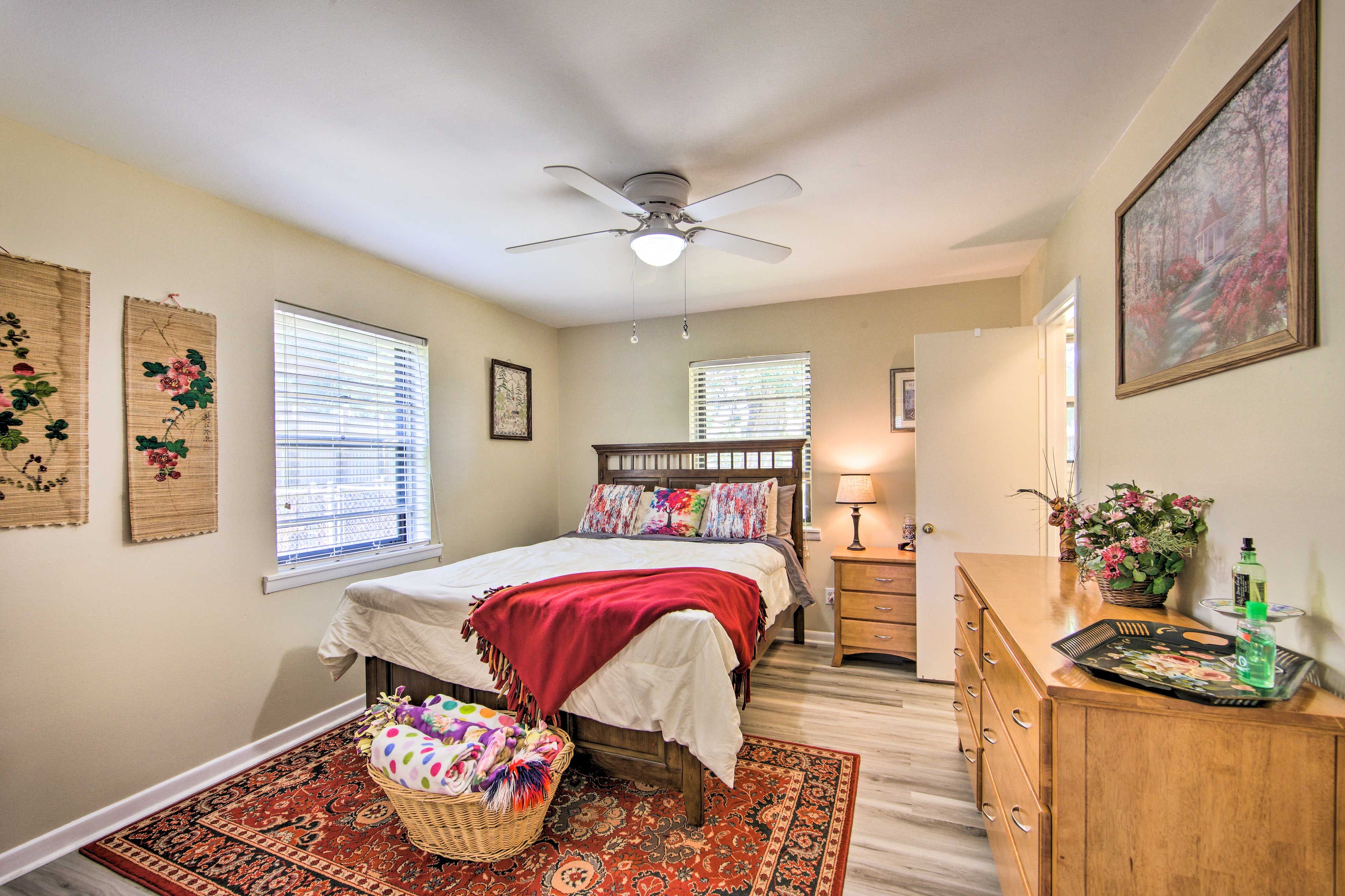 Bedroom 1 | Queen Bed | Linens Provided | En-Suite Bathroom