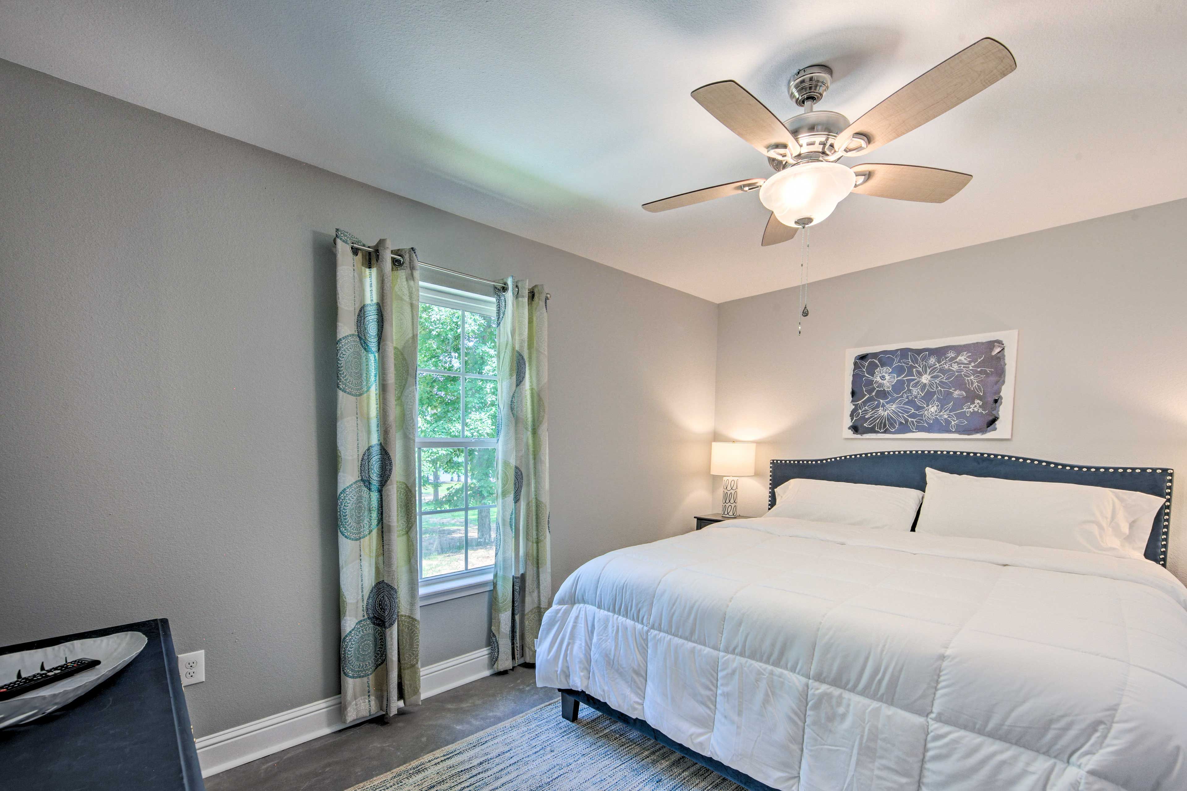 Bedroom 1 | King Bed | Linens Provided