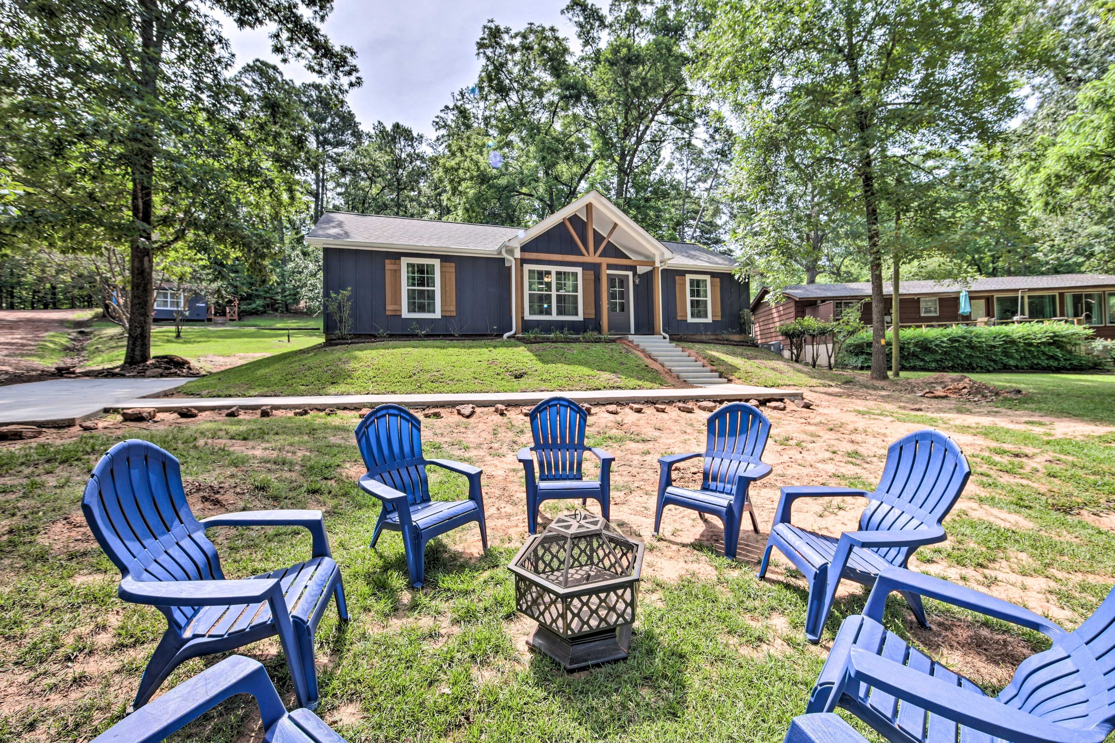 Avinger Vacation Rental | 3BR | 2BA | Stairs Required for Entry | 1,146 Sq Ft