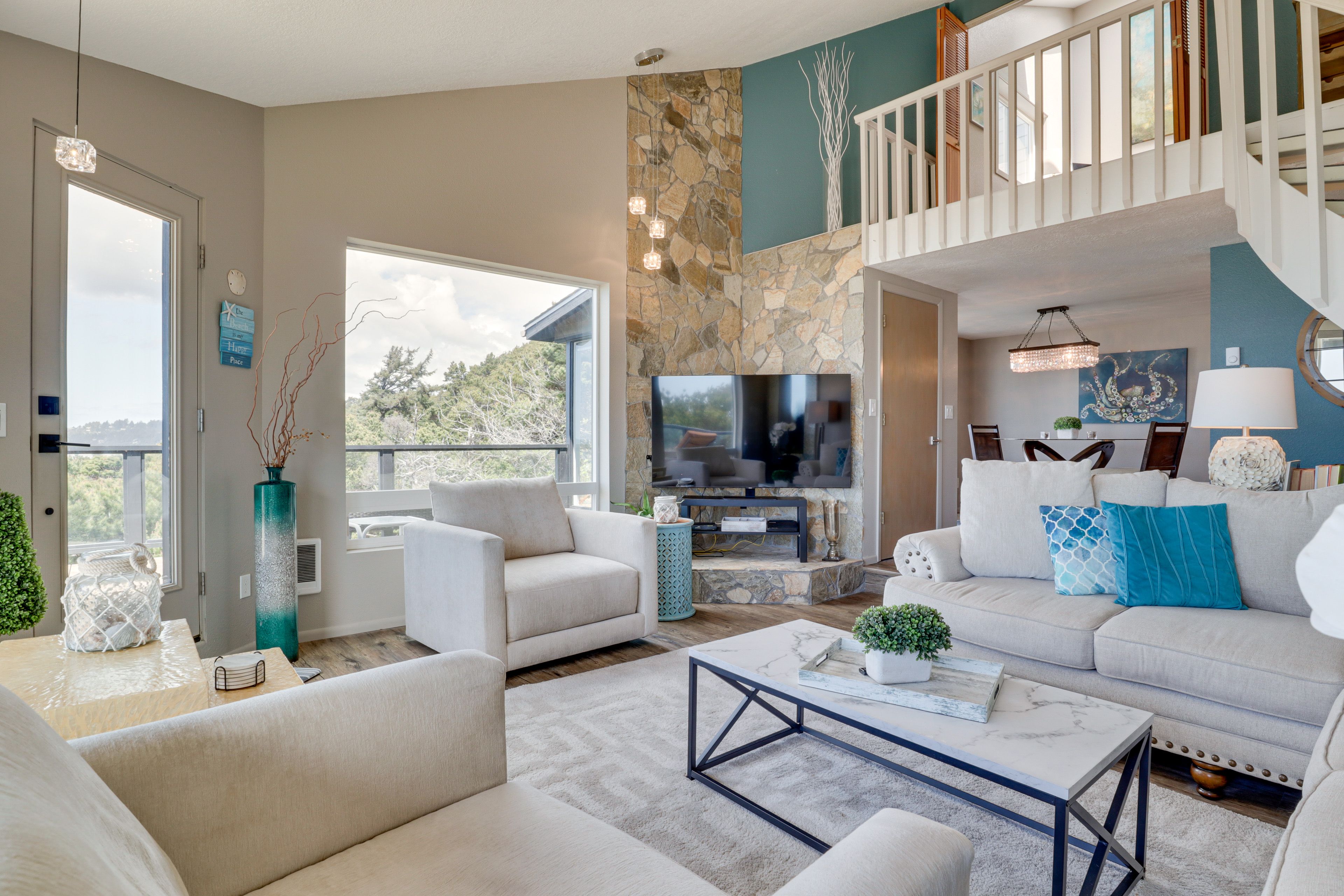 Living Room | Free WiFi | Smart TV | 2nd Floor