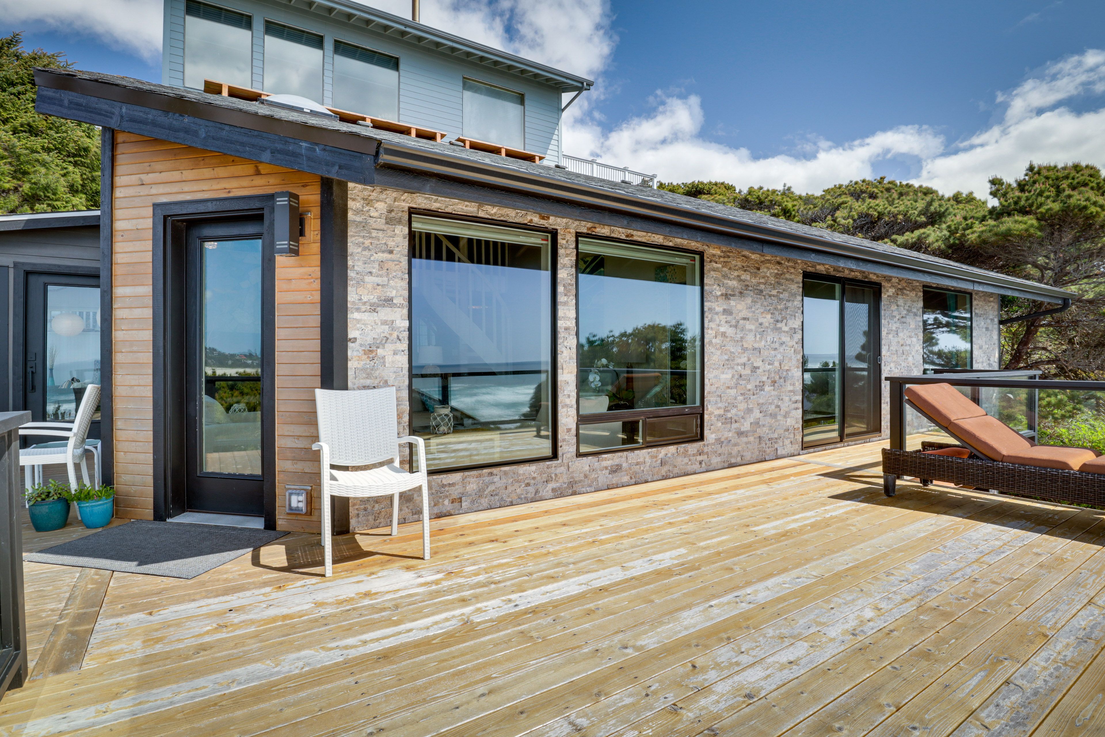 2nd-Floor Deck