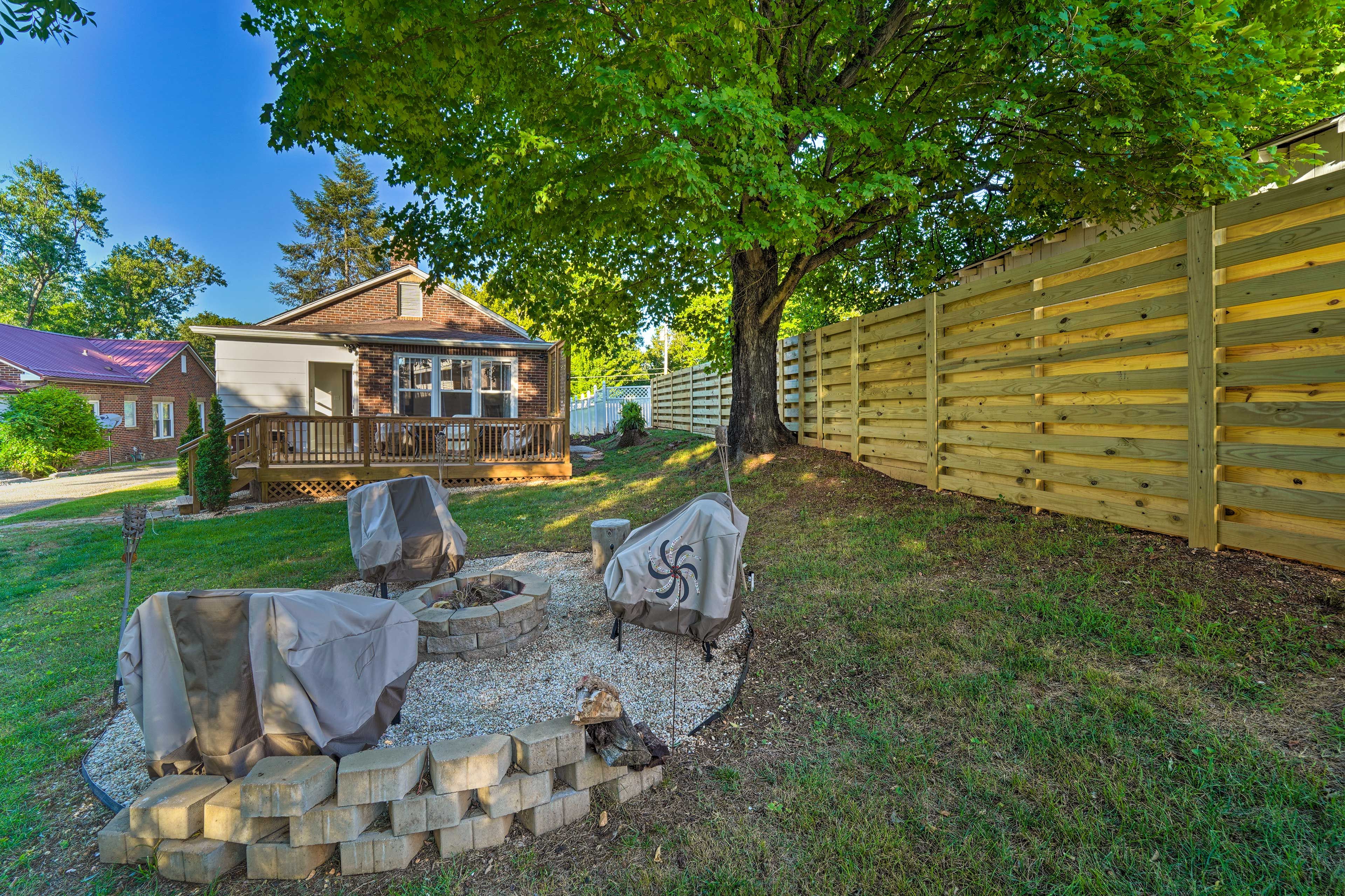 Backyard | Single-Story House | Modern Furnishings