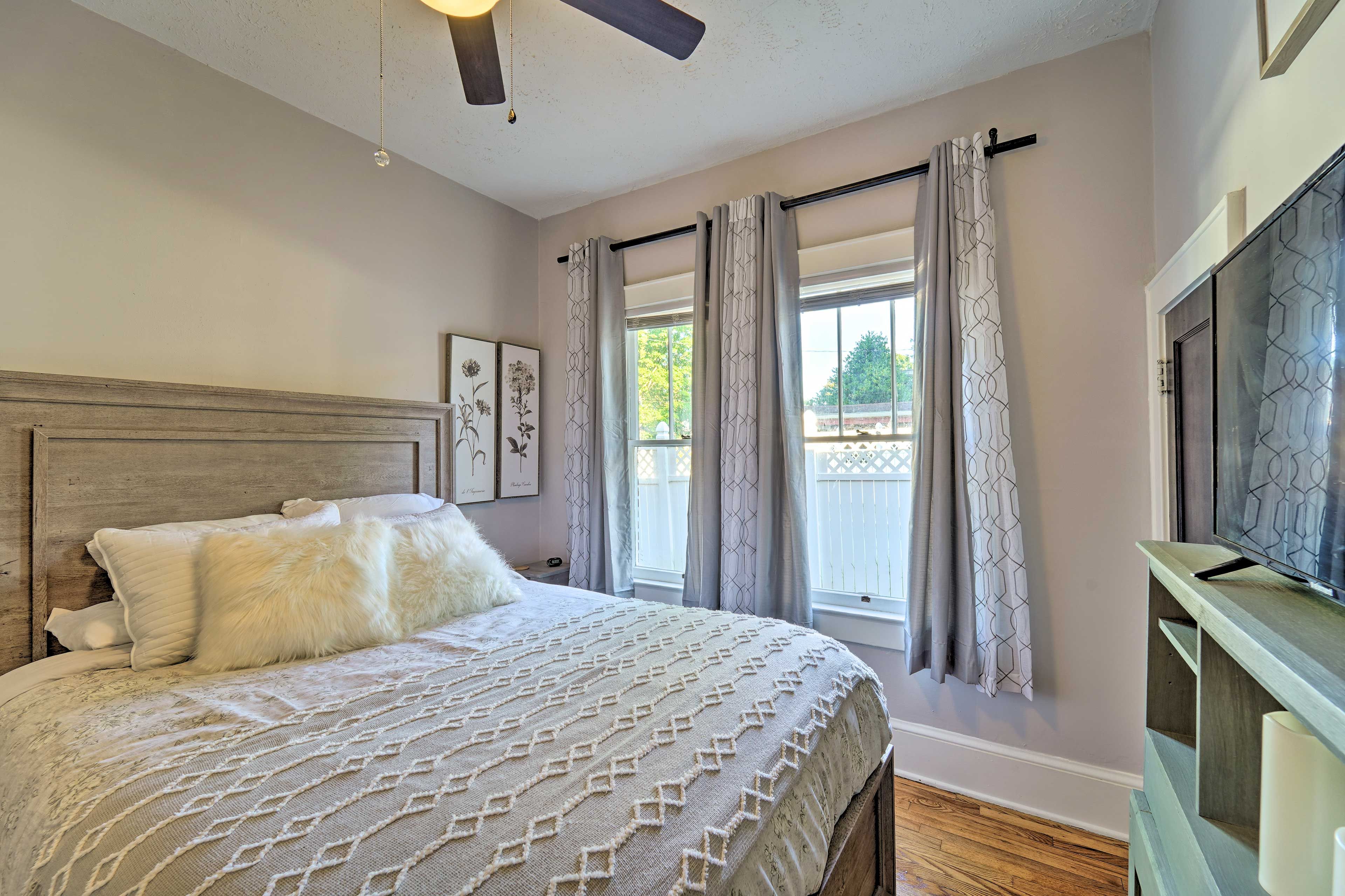 Bedroom 1 | Queen Bed | Linens & Towels | Full En-Suite Bathroom