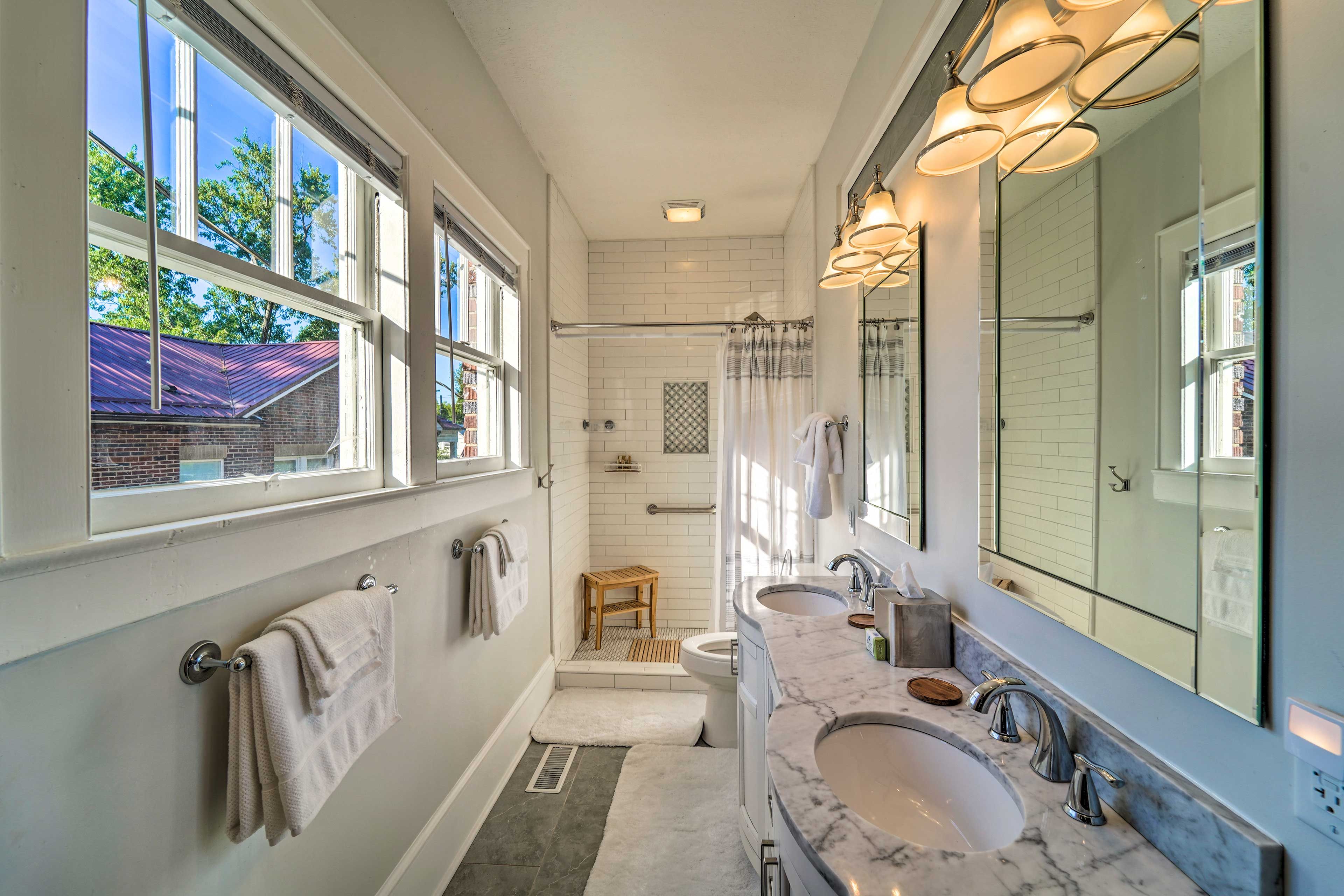 Full En-Suite Bathroom | Hair Dryer